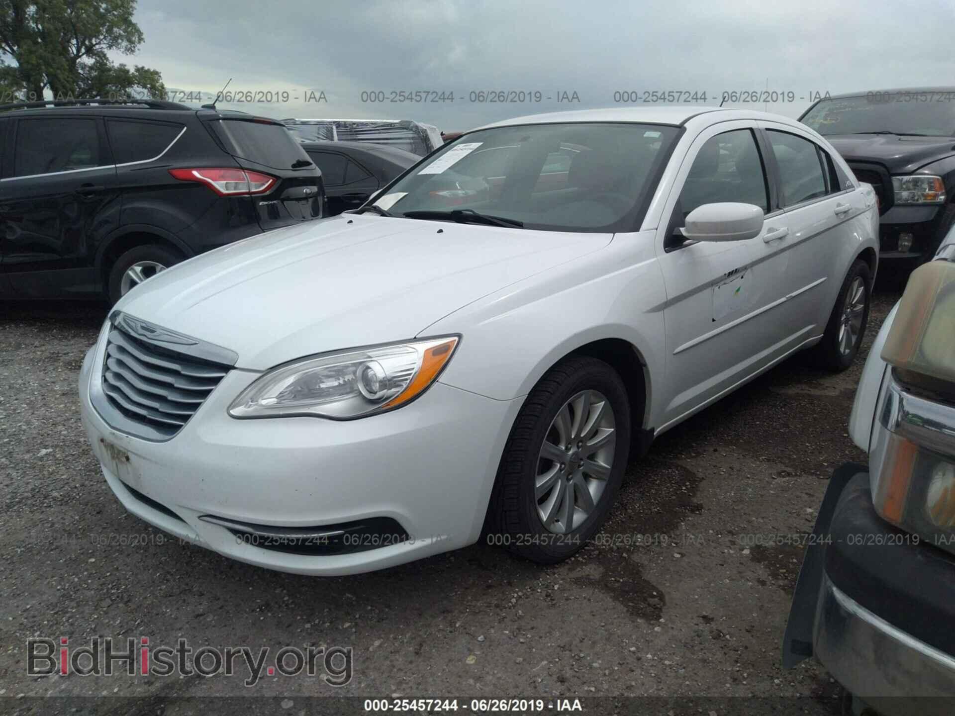 2013 CHRYSLER 200 - VIN: 1C3CCBBG7DN711170 - Фото 2