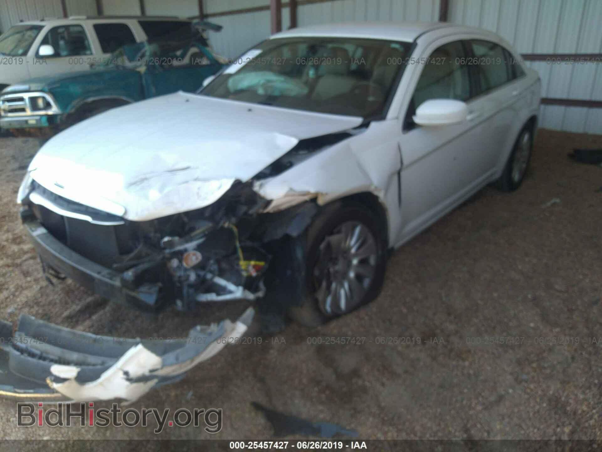 2013 CHRYSLER 200 - VIN: 1C3CCBAG9DN599795 - Photo 2