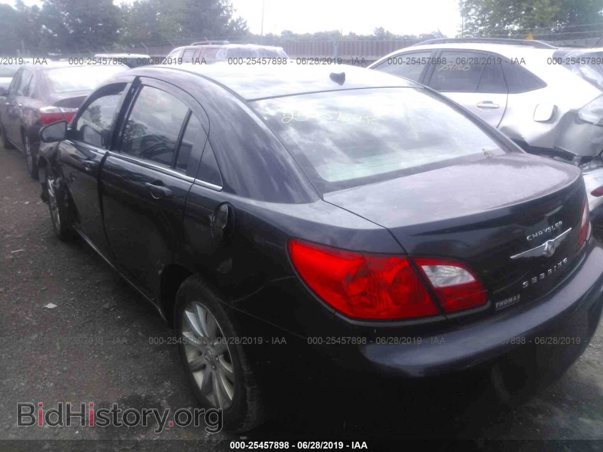 2010 CHRYSLER SEBRING - VIN: 1C3CC5FB3AN137985 - Фото 3