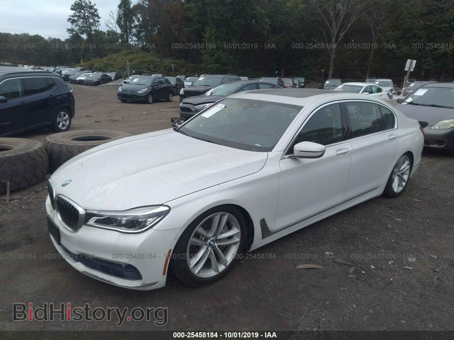 2017 BMW 750 - VIN: WBA7F2C55HG421633 - Фото 2