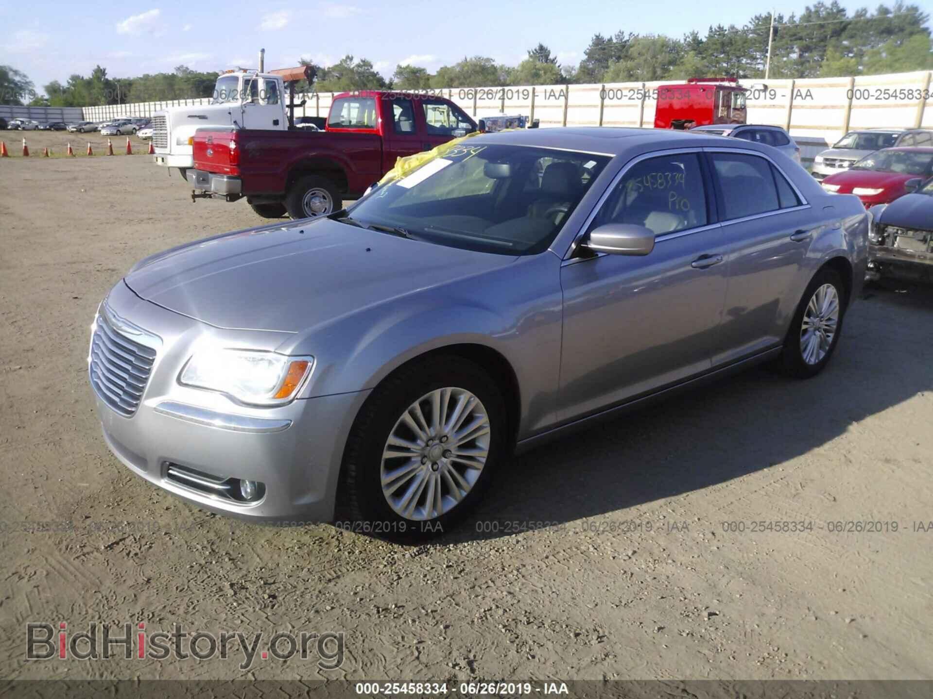 2013 CHRYSLER 300 - VIN: 2C3CCARG3DH733305 - Фото 2