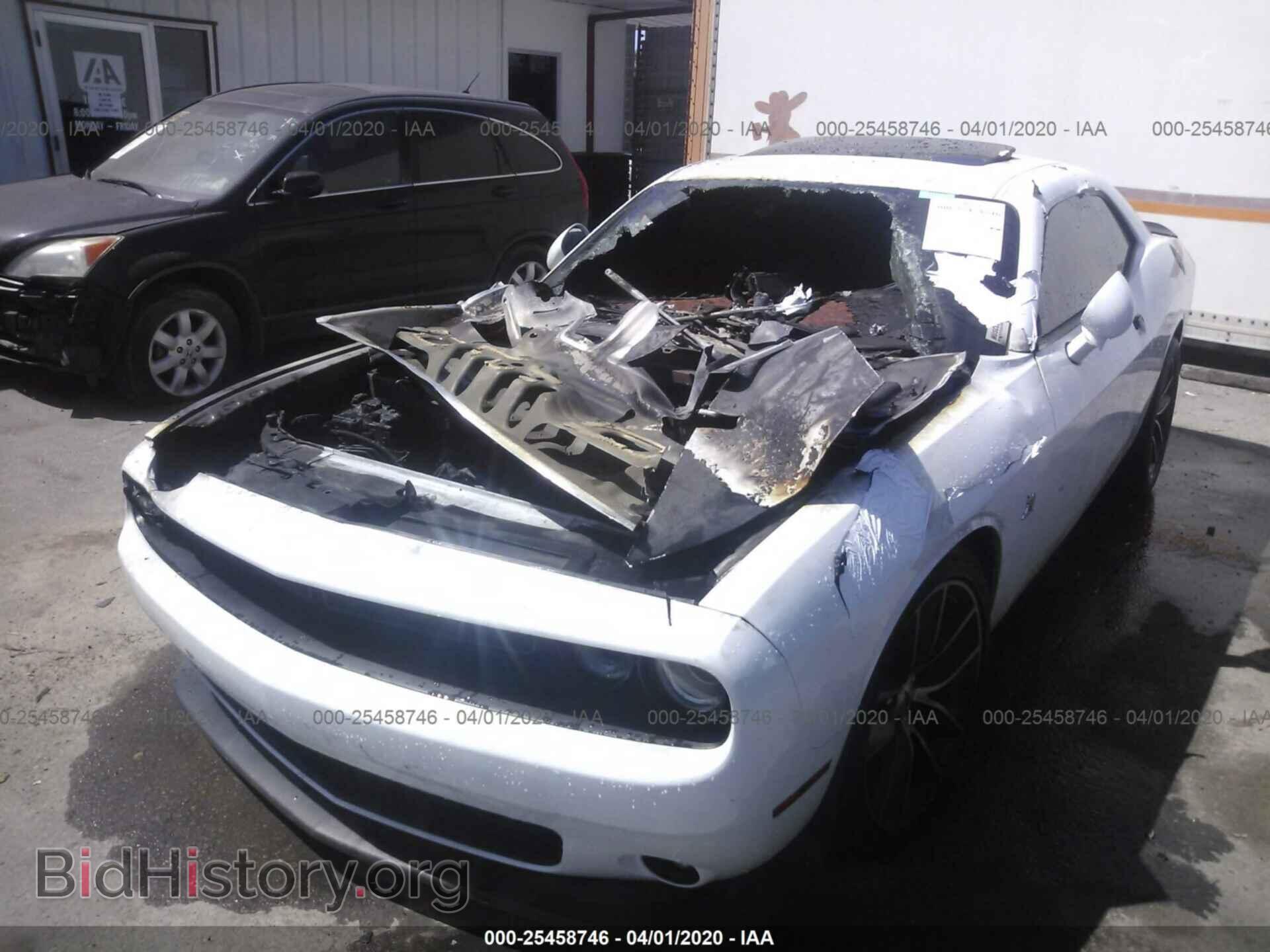 2018 Dodge Challenger - VIN: 2C3CDZFJ2JH120650 - Фото 2