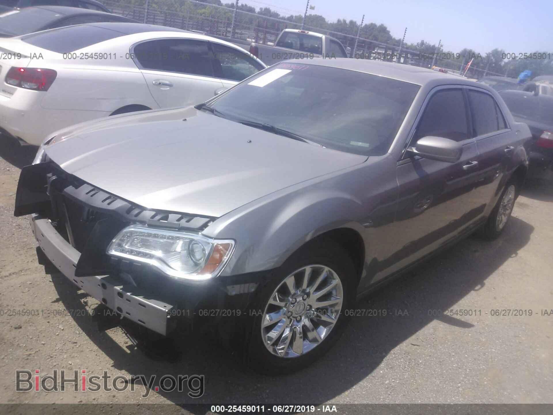 2014 CHRYSLER 300 - VIN: 2C3CCAAG2EH203663 - Фото 2