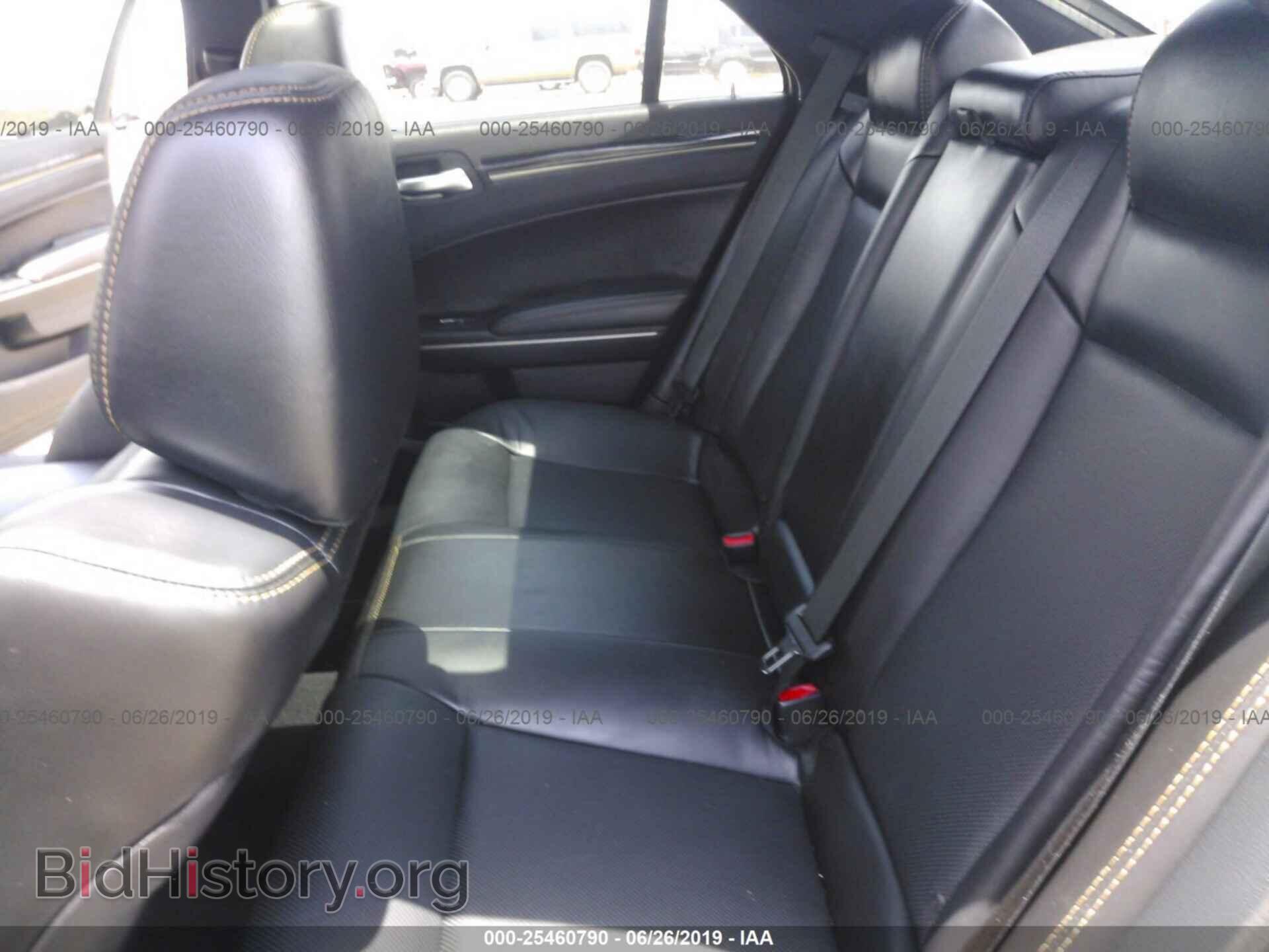 2019 CHRYSLER 300 - VIN: 2C3CCABT7KH548470 - Фото 8