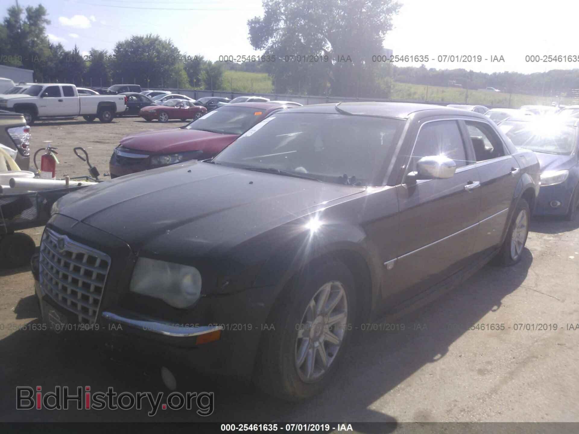 2005 CHRYSLER 300C - VIN: 2C3JA63H25H603402 - Фото 2