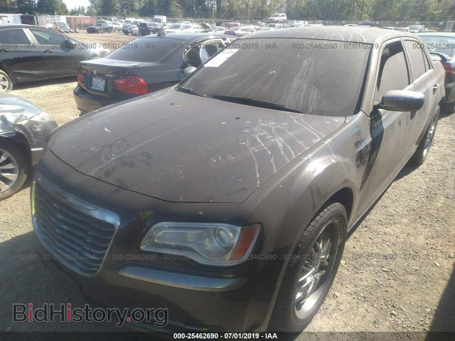 2014 CHRYSLER 300 - VIN: 2C3CCARG3EH381750 - Фото 2