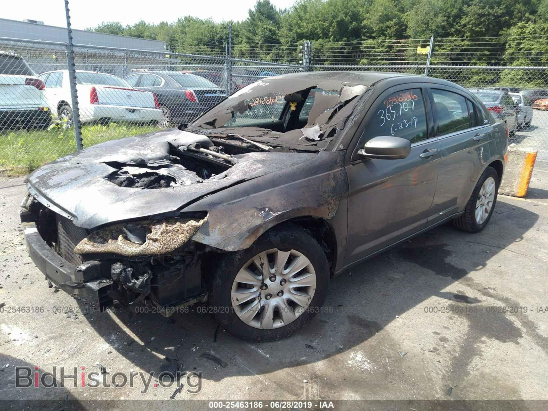 2012 CHRYSLER 200 - VIN: 1C3CCBAB6CN295746 - Фото 2