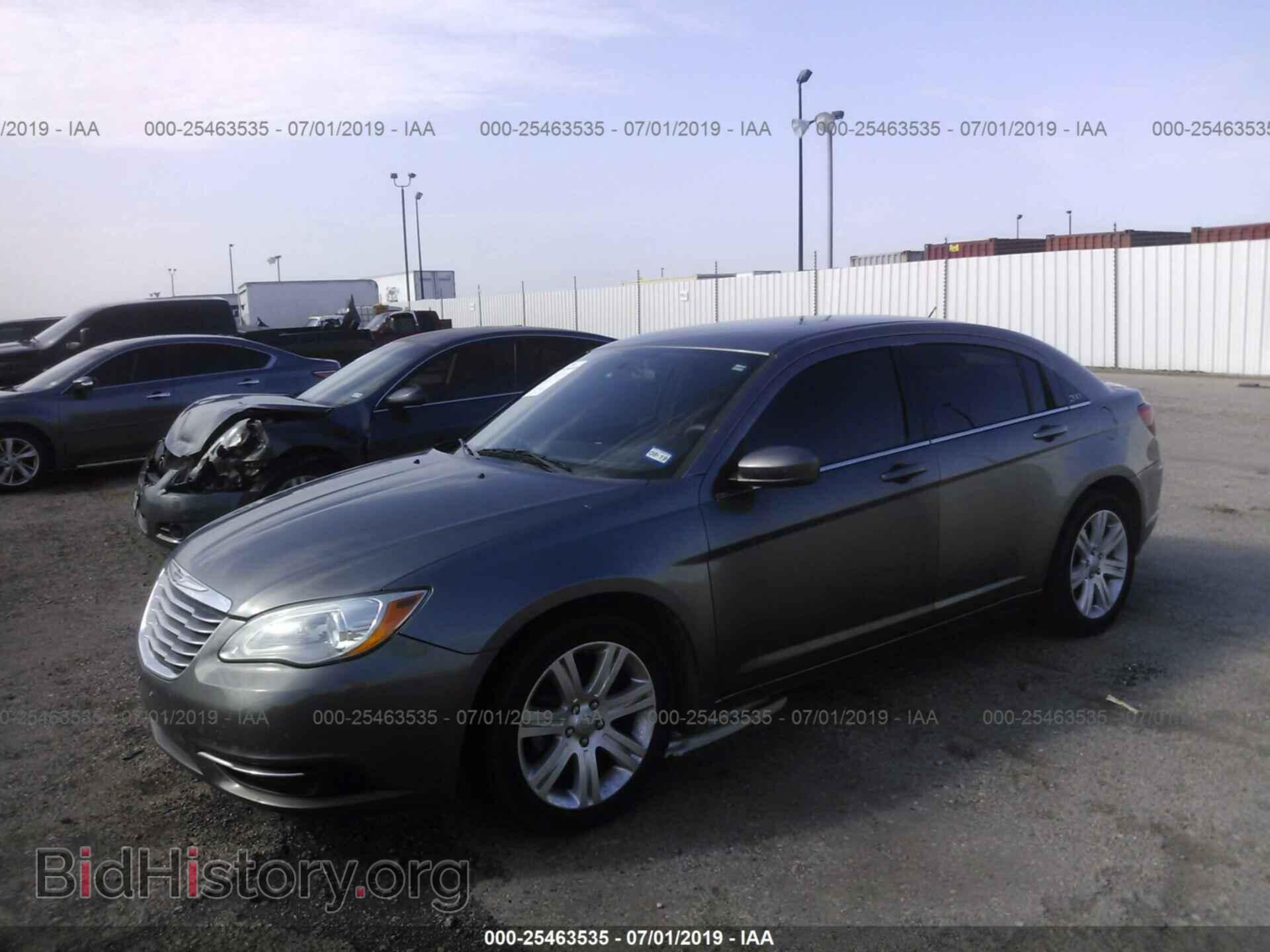 2013 CHRYSLER 200 - VIN: 1C3CCBAB8DN669579 - Photo 2