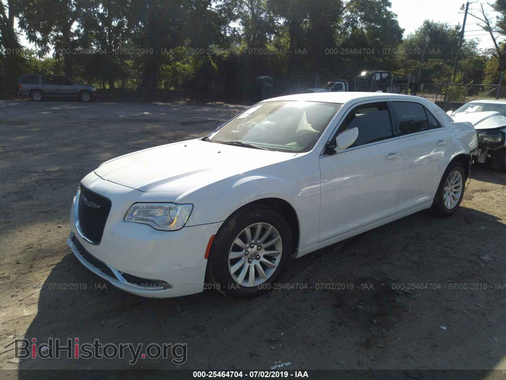 2016 CHRYSLER 300 - VIN: 2C3CCAAG7GH343601 - Фото 2