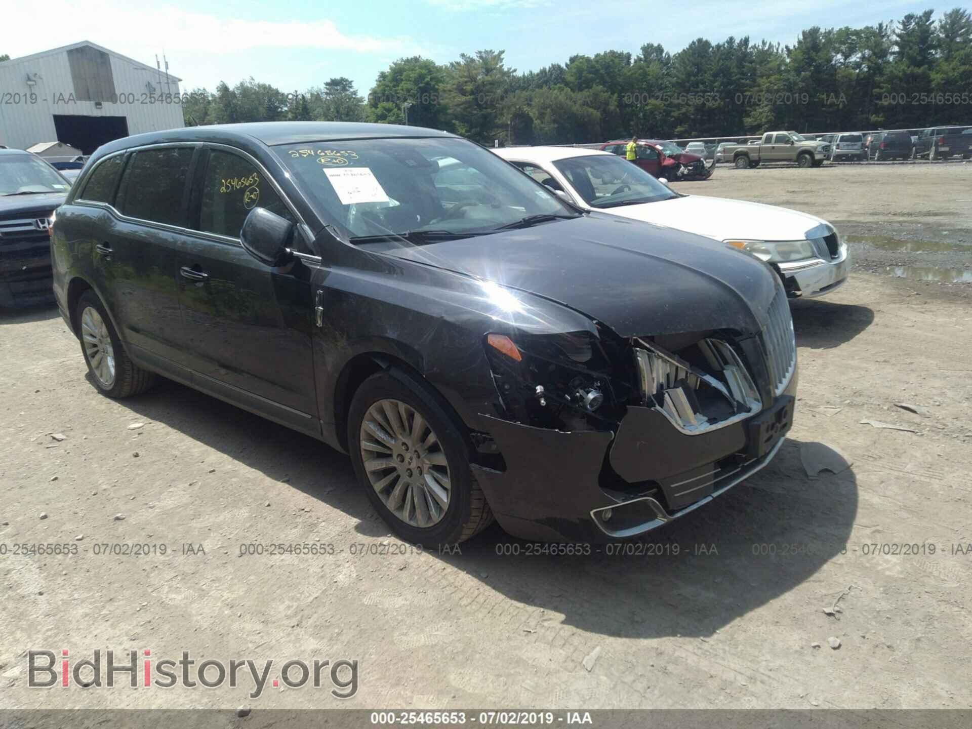Photo 2LMHJ5AR7BBJ50361 - LINCOLN MKT 2011