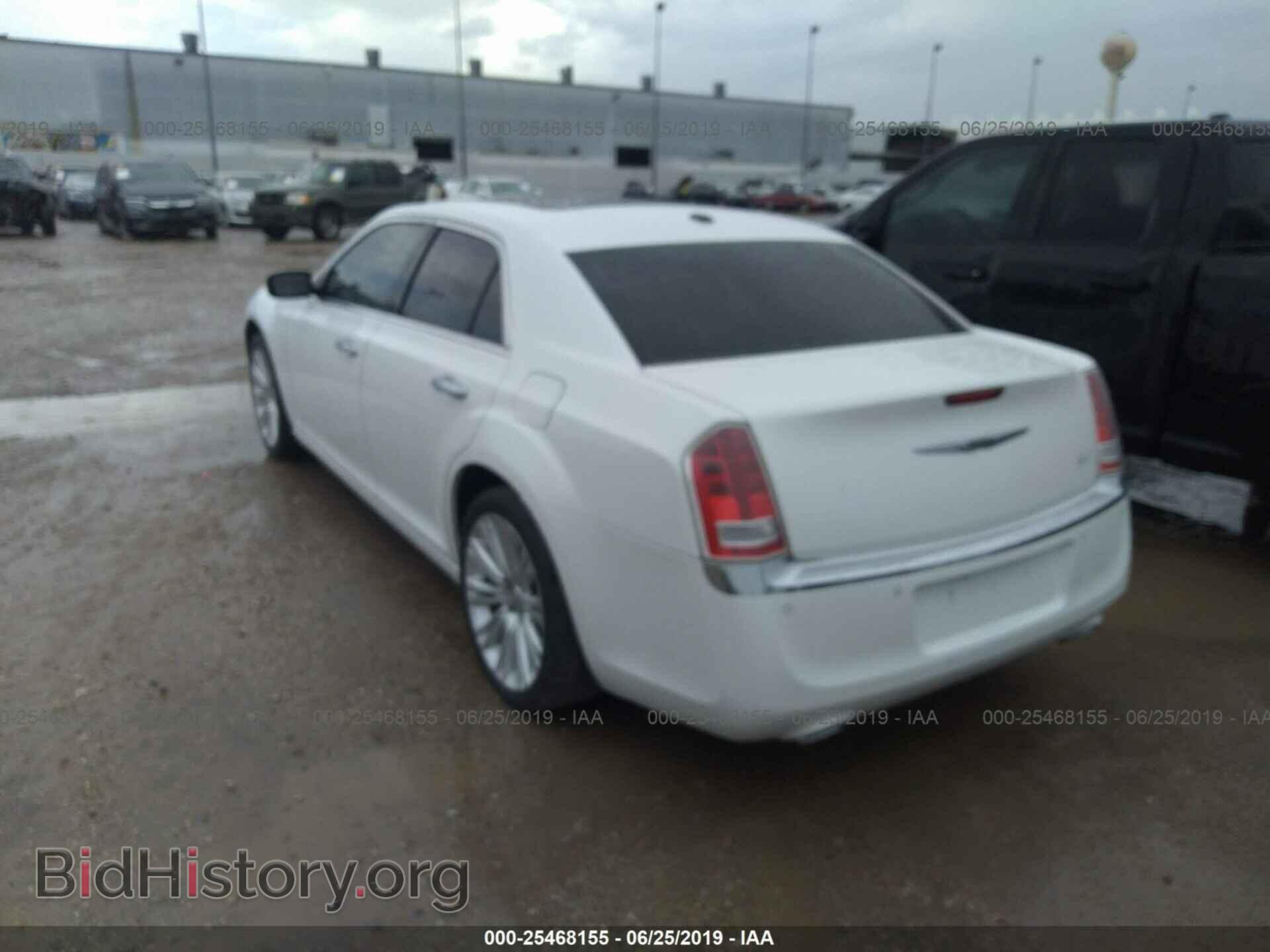 2011 CHRYSLER 300 - VIN: 2C3CA5CG7BH529500 - Фото 3
