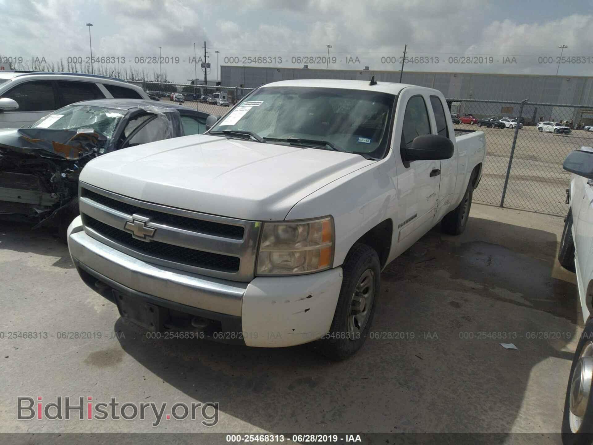 2007 CHEVROLET SILVERADO - VIN: 2GCEC19CX71568433 - Фото 2