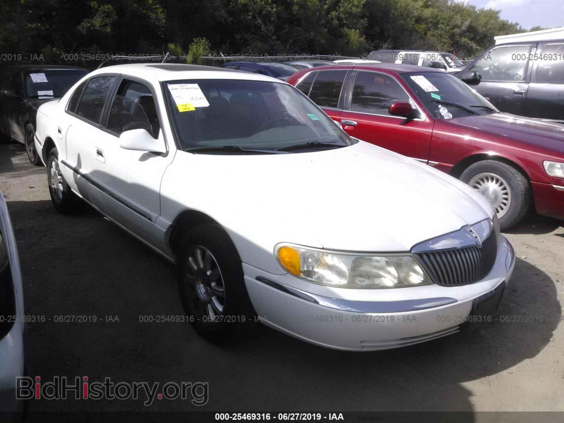 Photo 1LNHM97V52Y697517 - LINCOLN CONTINENTAL 2002