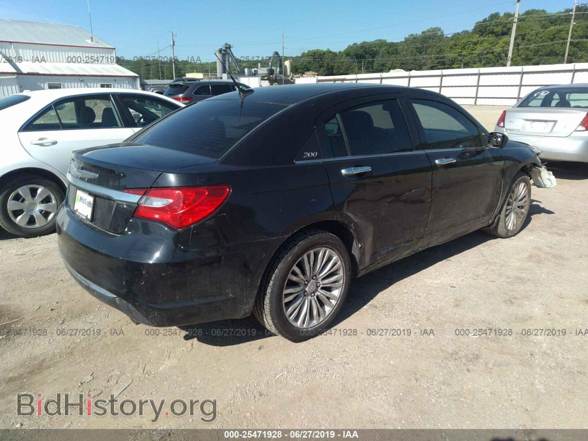 2011 CHRYSLER 200 - VIN: 1C3BC2FG3BN520591 - Photo 4