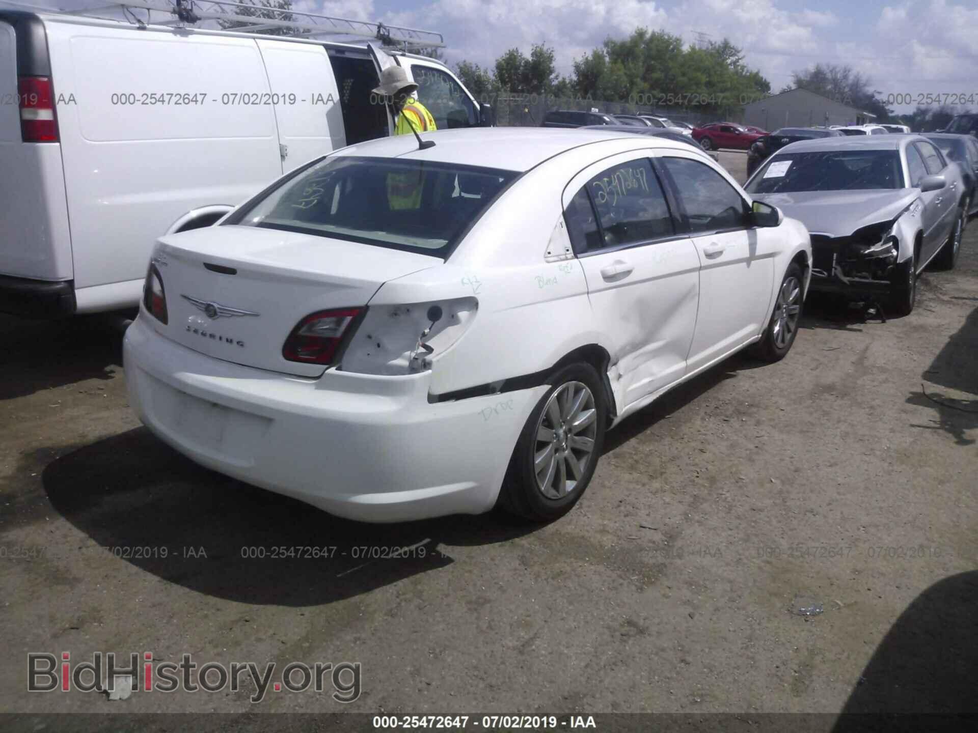 2010 CHRYSLER SEBRING - VIN: 1C3CC5FB3AN226262 - Фото 4