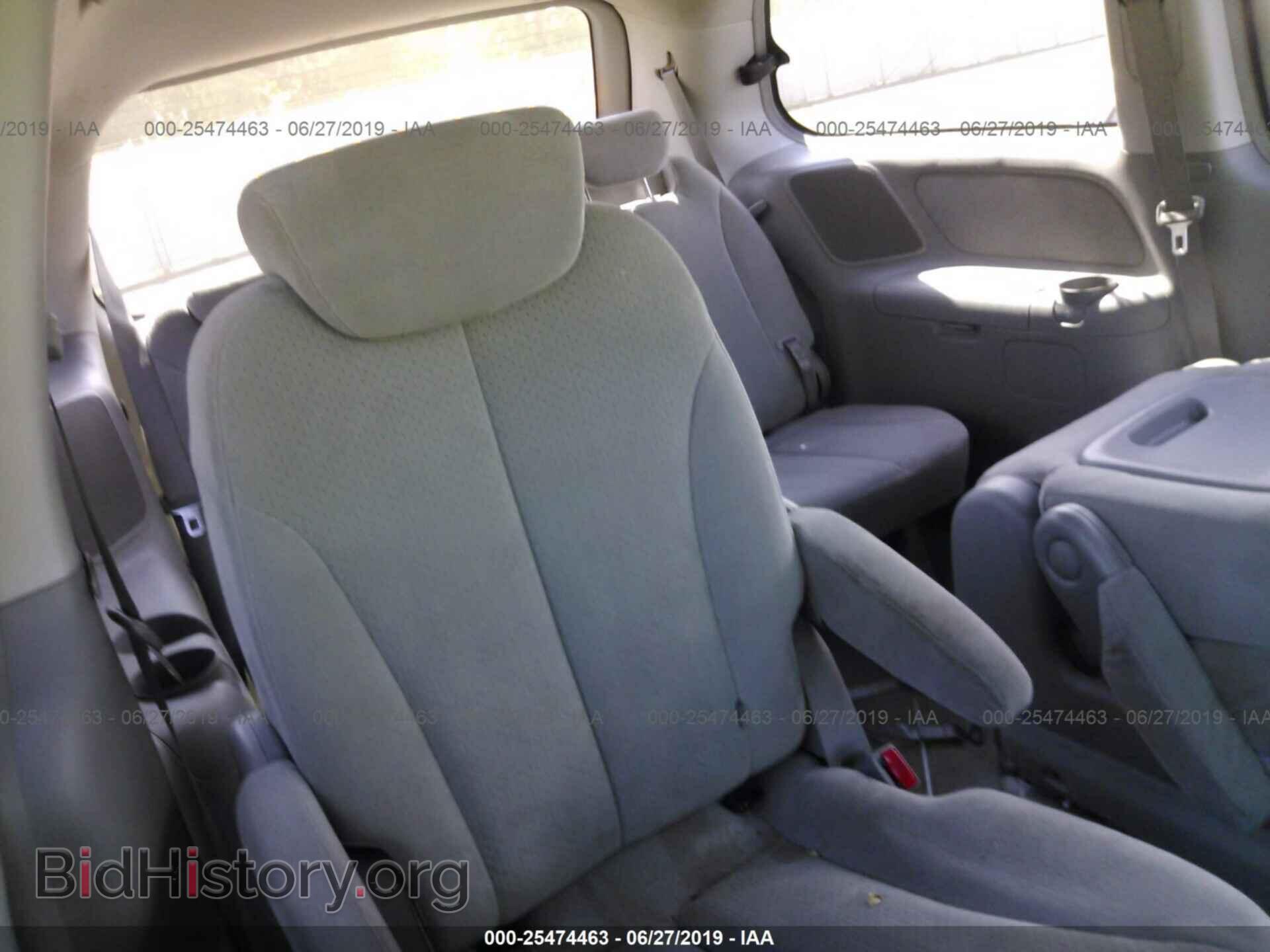 2007 HYUNDAI ENTOURAGE - VIN: KNDMC233676043677 - Фото 8