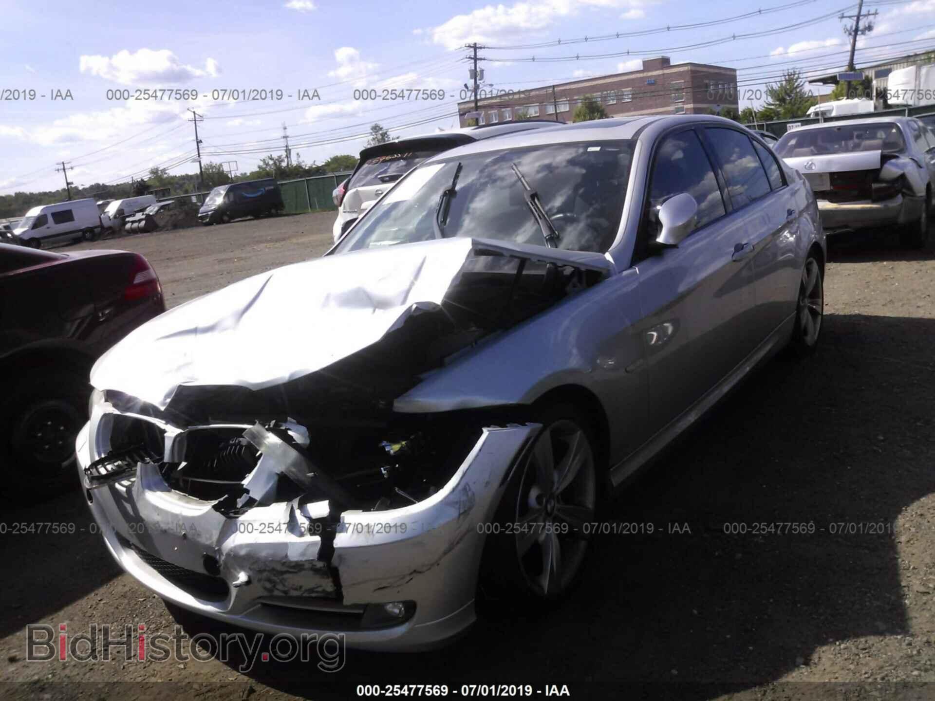 2009 BMW 335 - VIN: WBAPM77539NL88691 - Фото 2