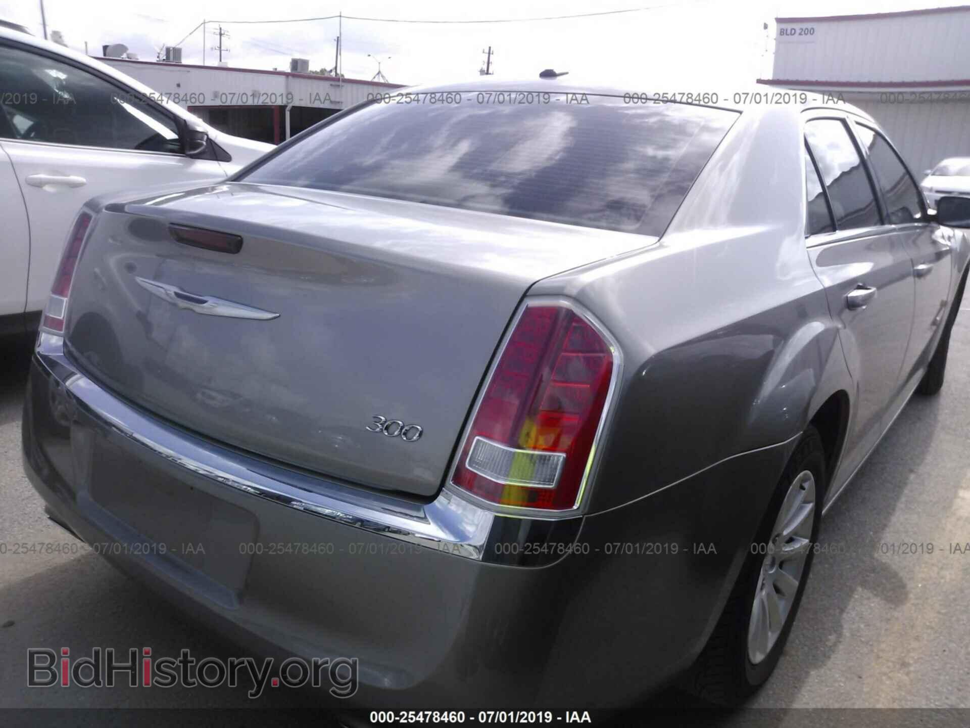 2014 CHRYSLER 300 - VIN: 2C3CCAAG4EH354455 - Фото 4