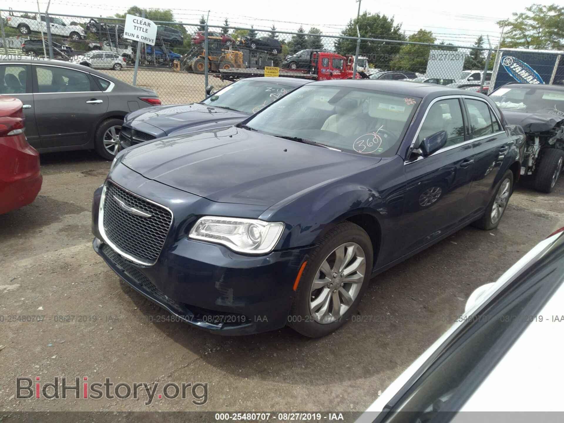 2016 CHRYSLER 300 - VIN: 2C3CCARG5GH136192 - Фото 2