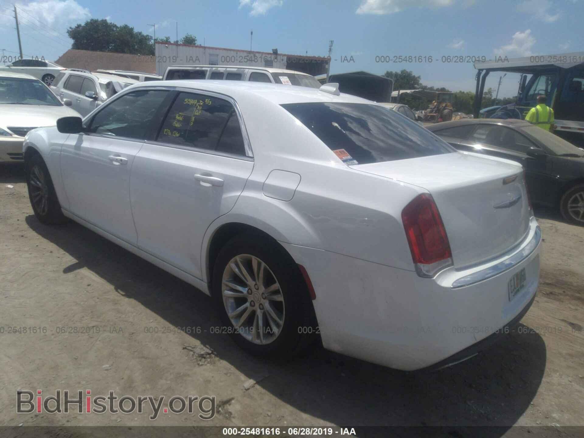 2017 Chrysler 300 - VIN: 2C3CCAAGXHH599541 - Фото 3