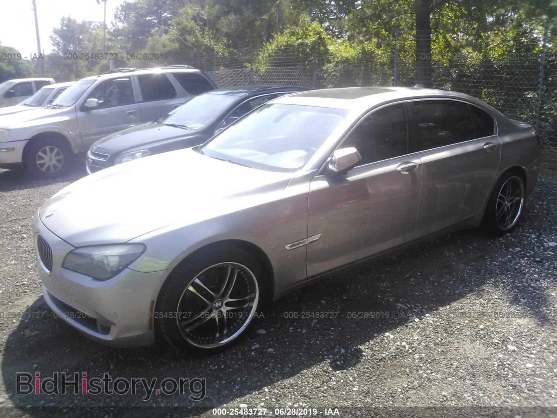 2012 BMW 740 - VIN: WBAKB4C58CC576808 - Фото 2