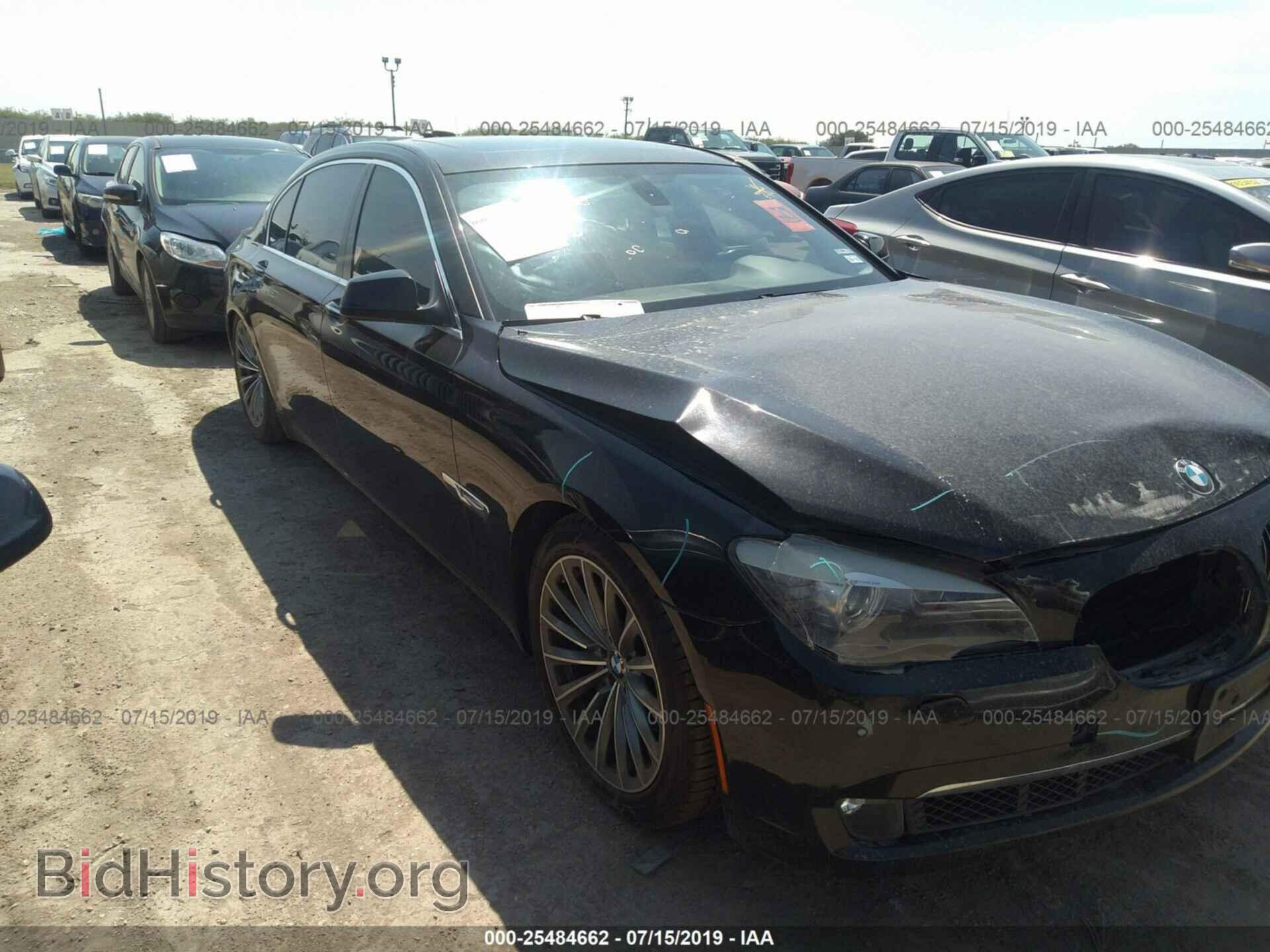 Photo WBAKB4C55CC576717 - BMW 740 2012