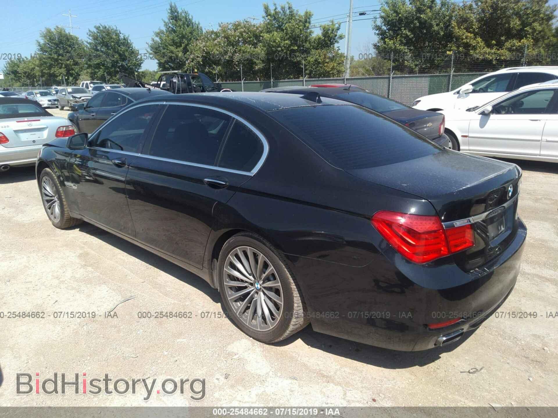 2012 BMW 740 - VIN: WBAKB4C55CC576717 - Фото 3