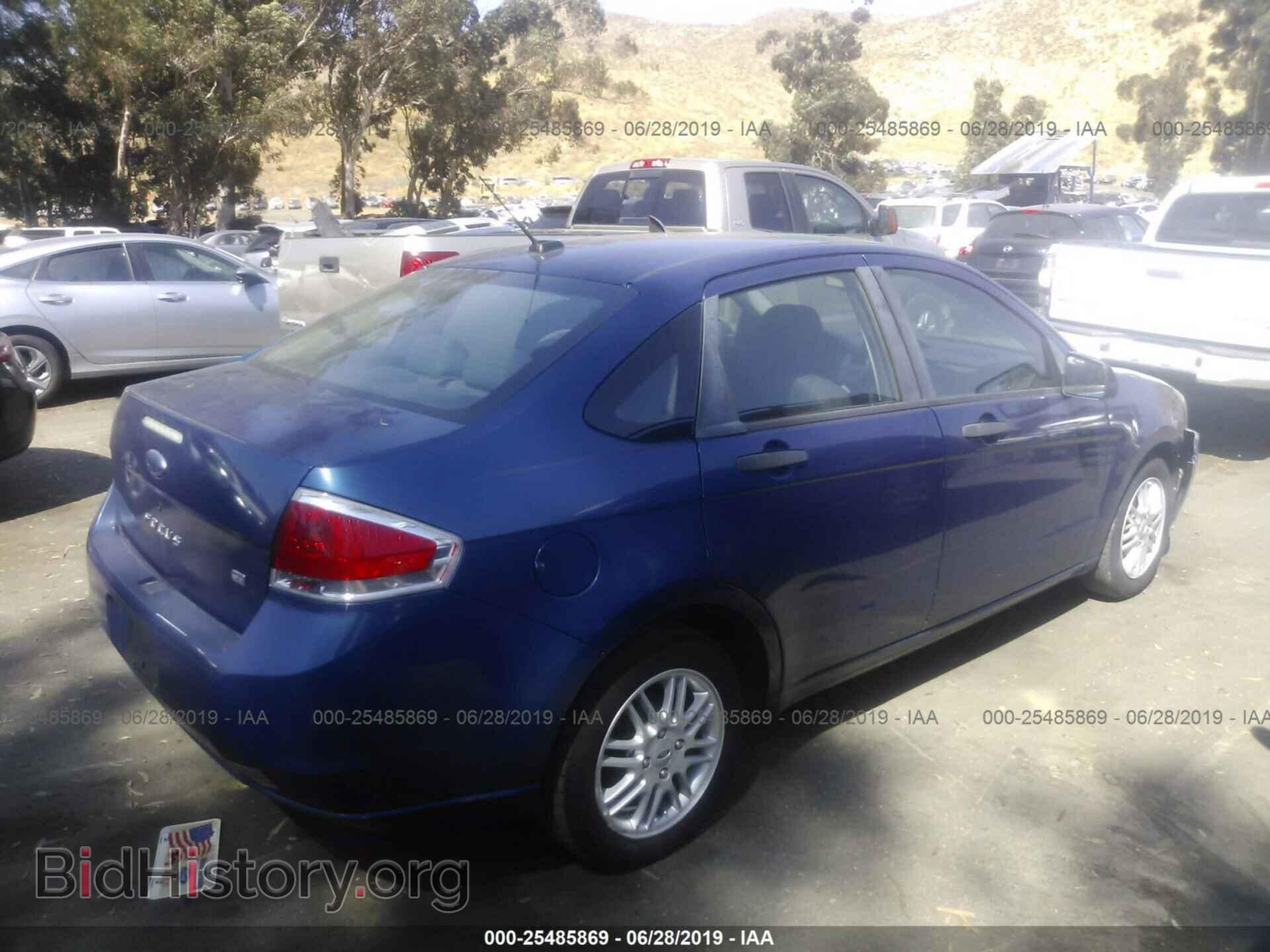 2009 Ford Focus - VIN: 1FAHP35N19W132043 - Фото 4