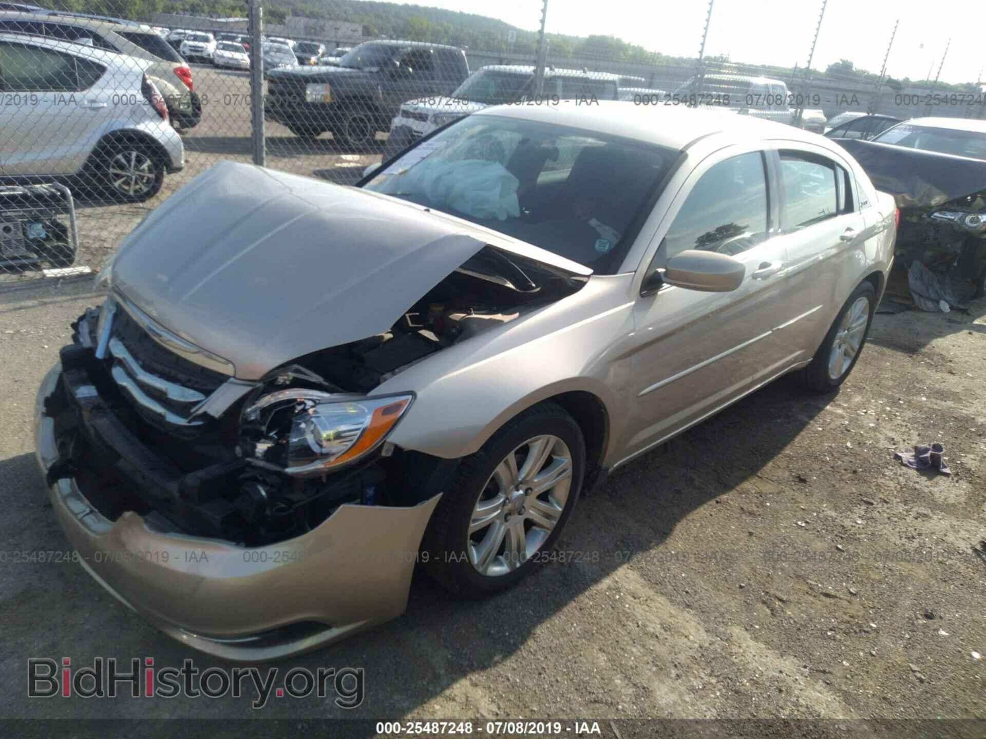 2013 CHRYSLER 200 - VIN: 1C3CCBBB4DN732255 - Фото 2