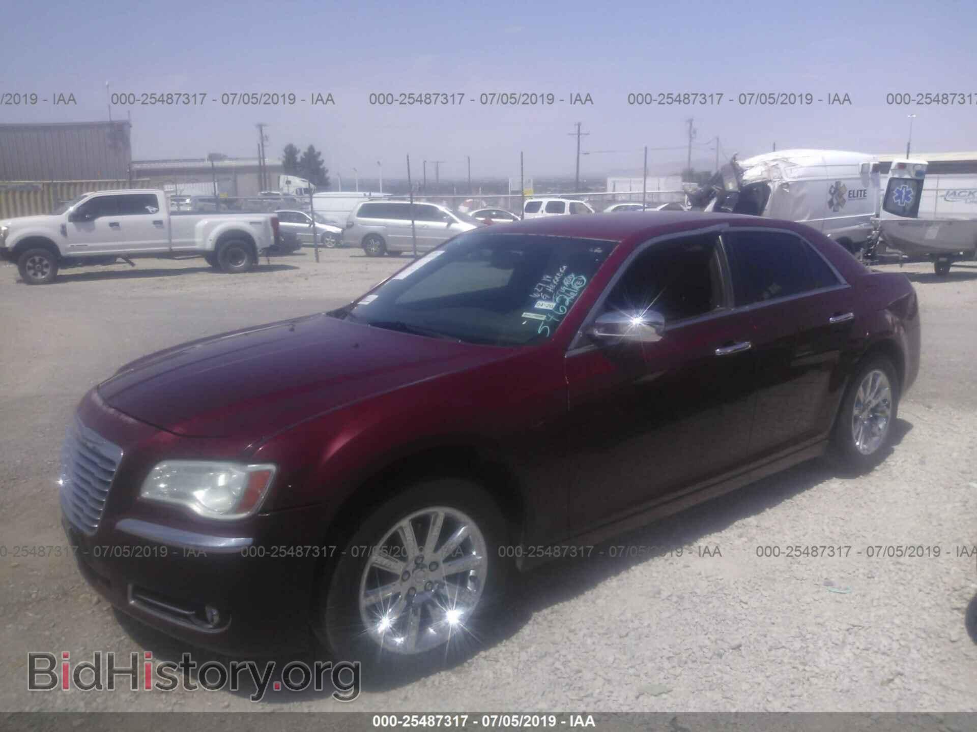 2011 CHRYSLER 300 - VIN: 2C3CA5CG0BH546218 - Фото 2