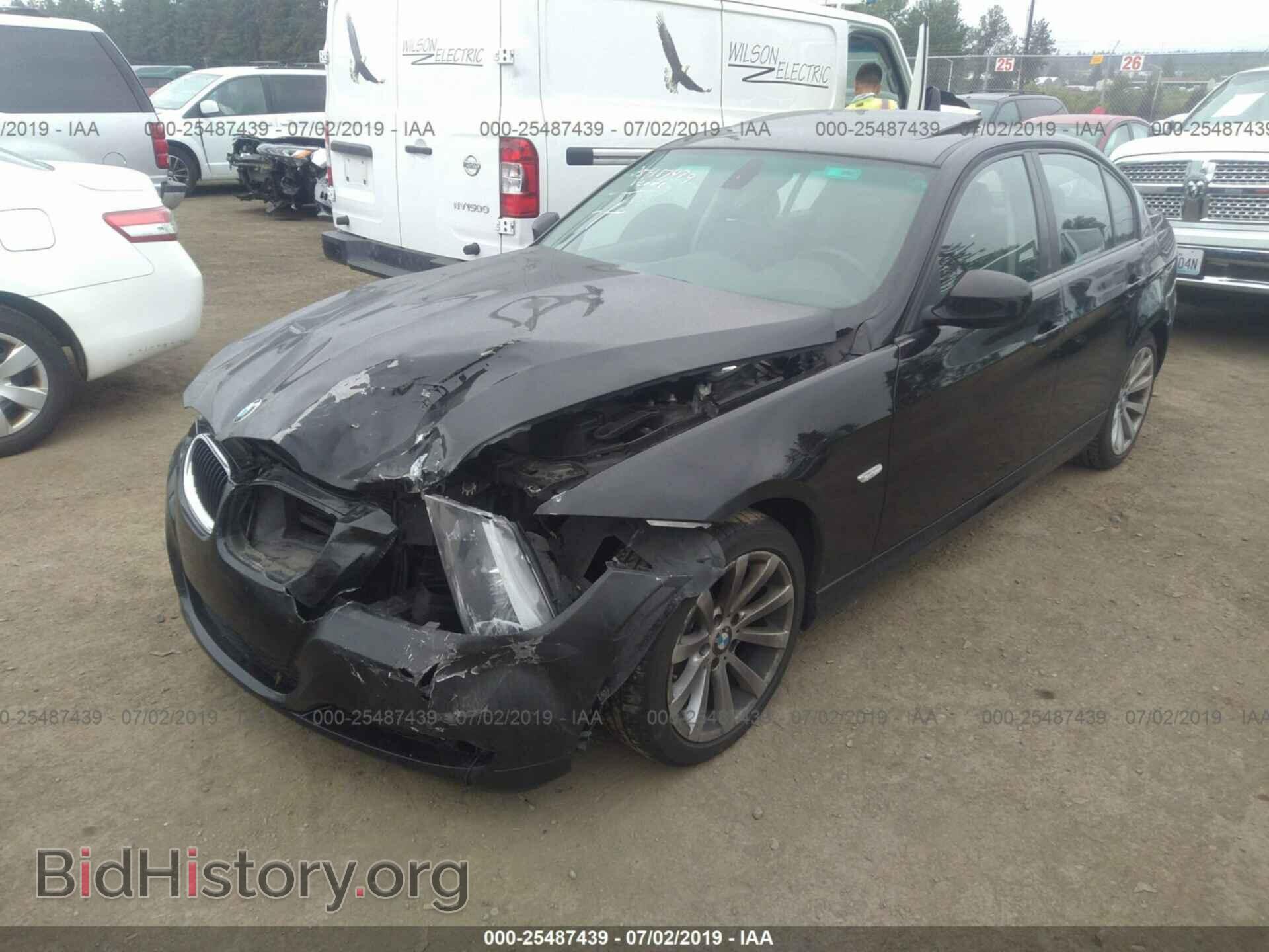2011 BMW 328 - VIN: WBAPH5C57BF093088 - Фото 2