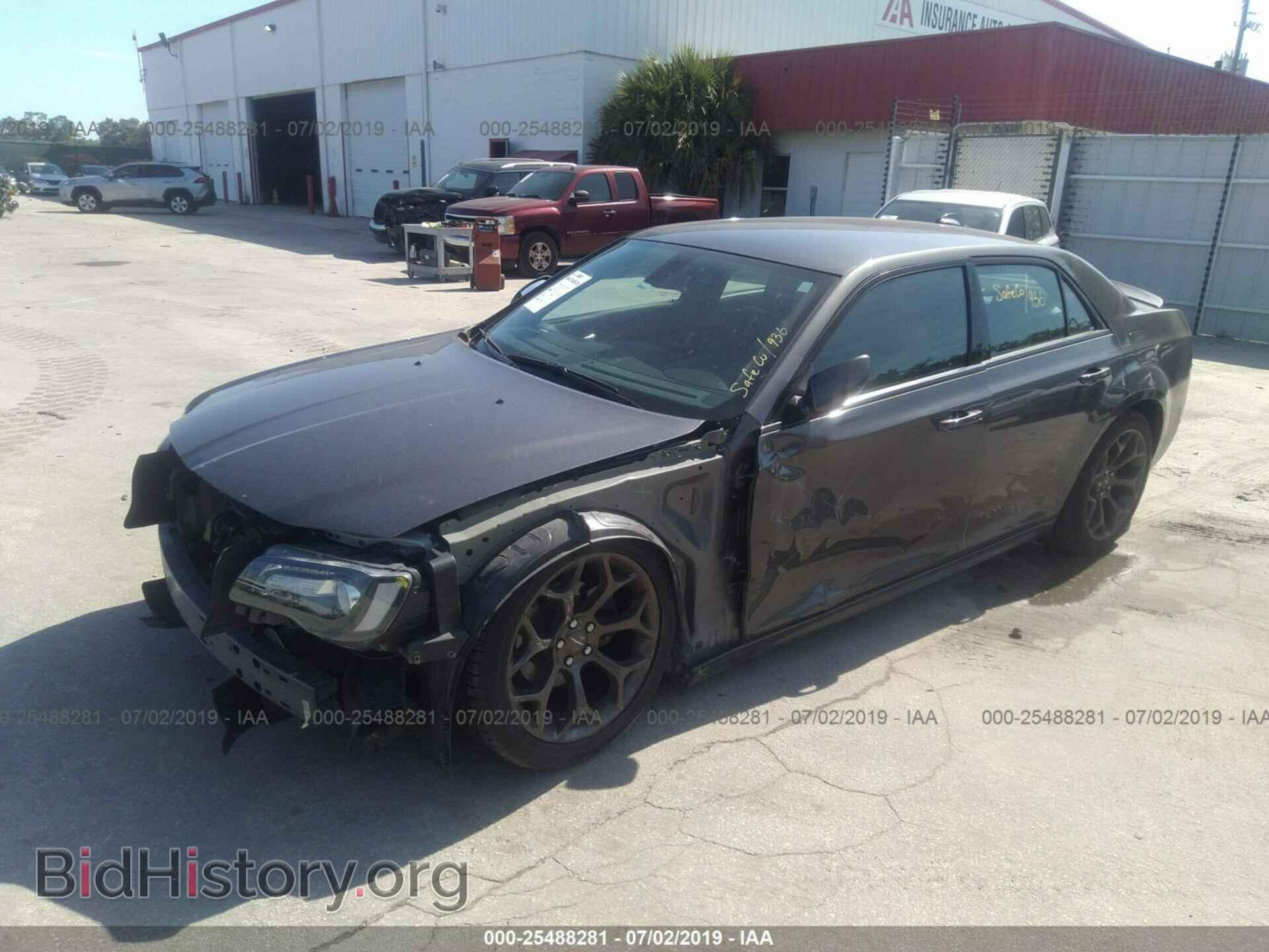 2017 Chrysler 300 - VIN: 2C3CCABG9HH668766 - Фото 2