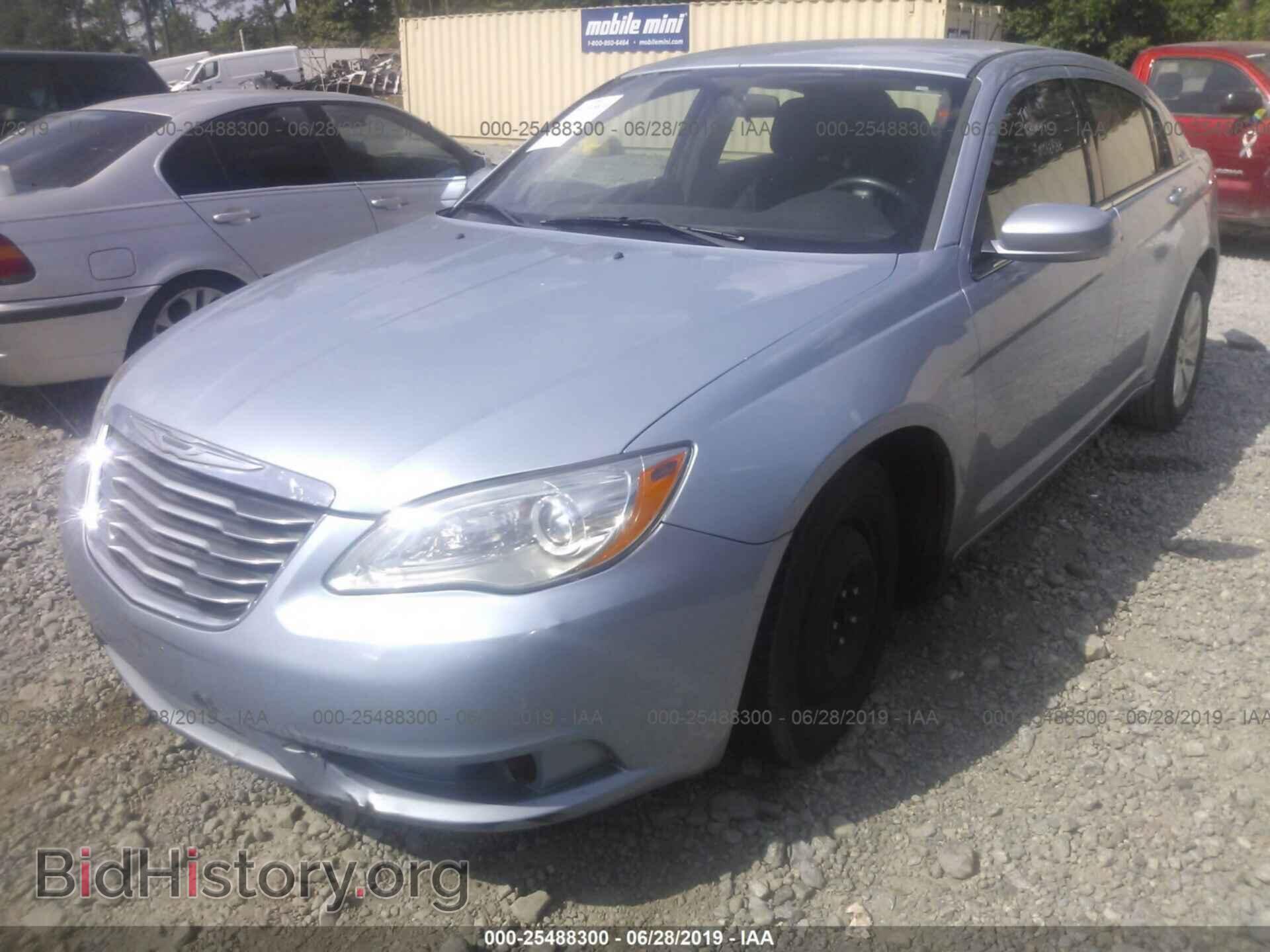 2013 CHRYSLER 200 - VIN: 1C3CCBBB0DN593063 - Фото 2