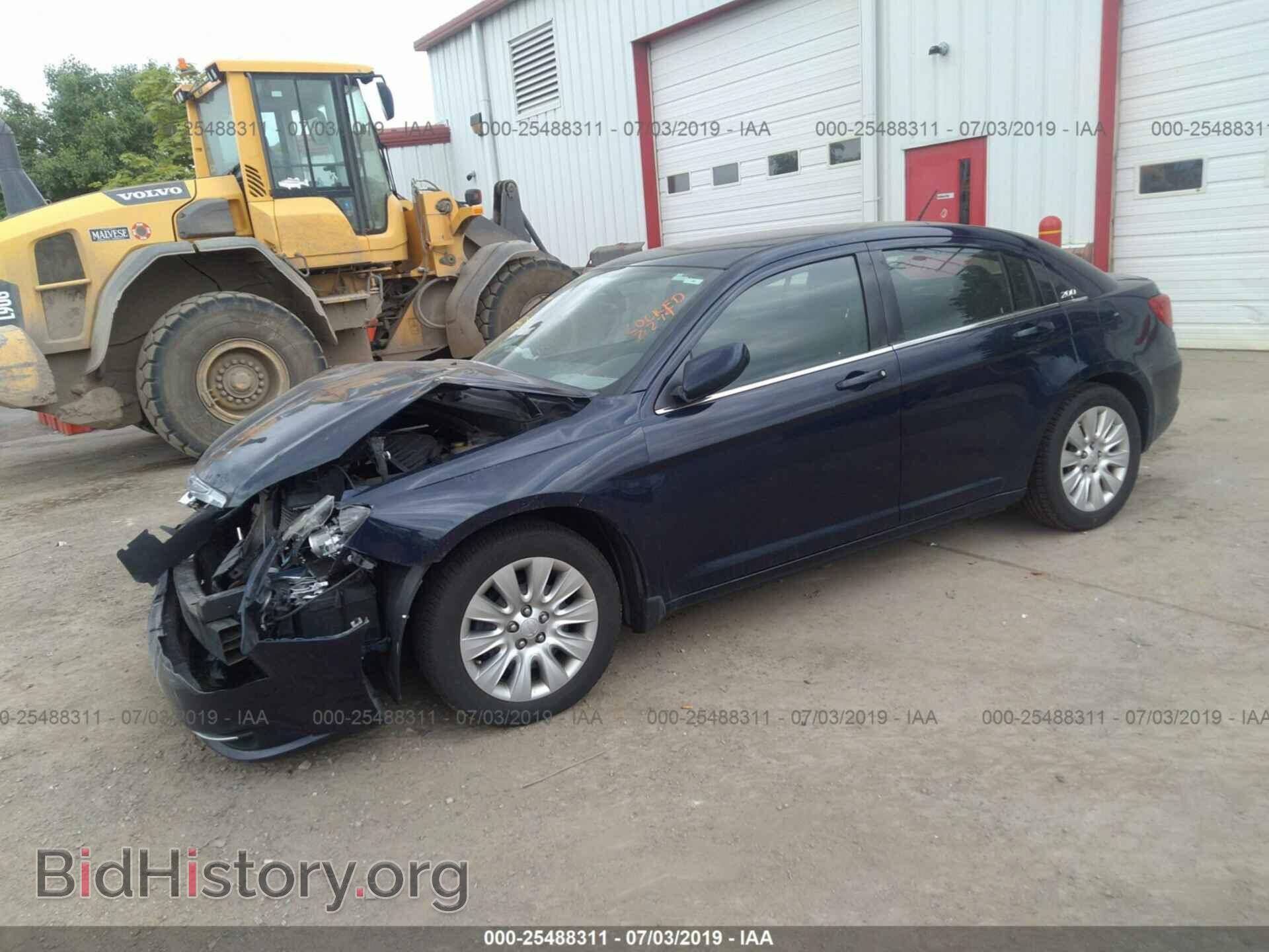 2014 CHRYSLER 200 - VIN: 1C3CCBAB7EN111885 - Фото 2