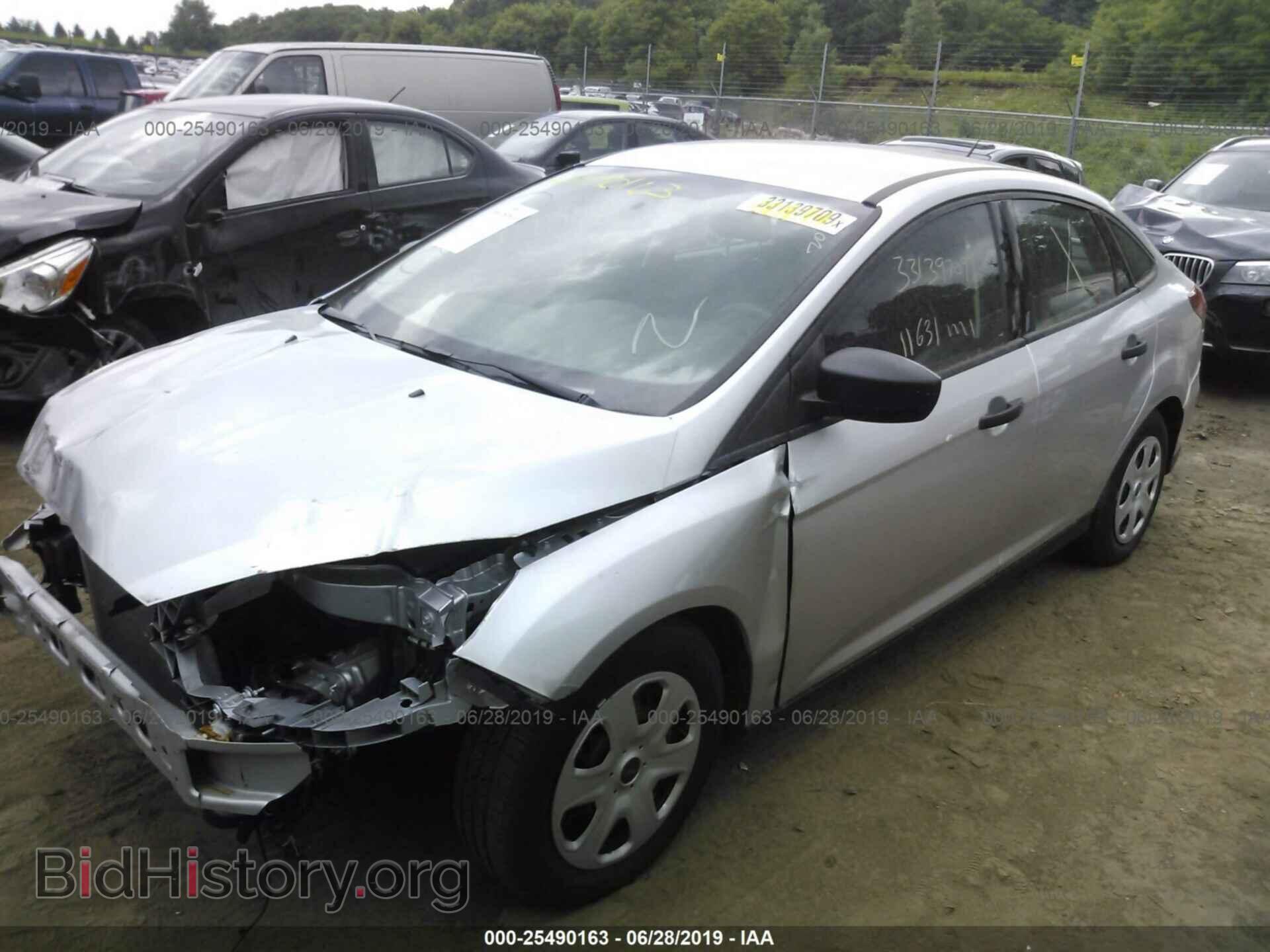 2017 Ford Focus - VIN: 1FADP3E25HL330788 - Photo 2