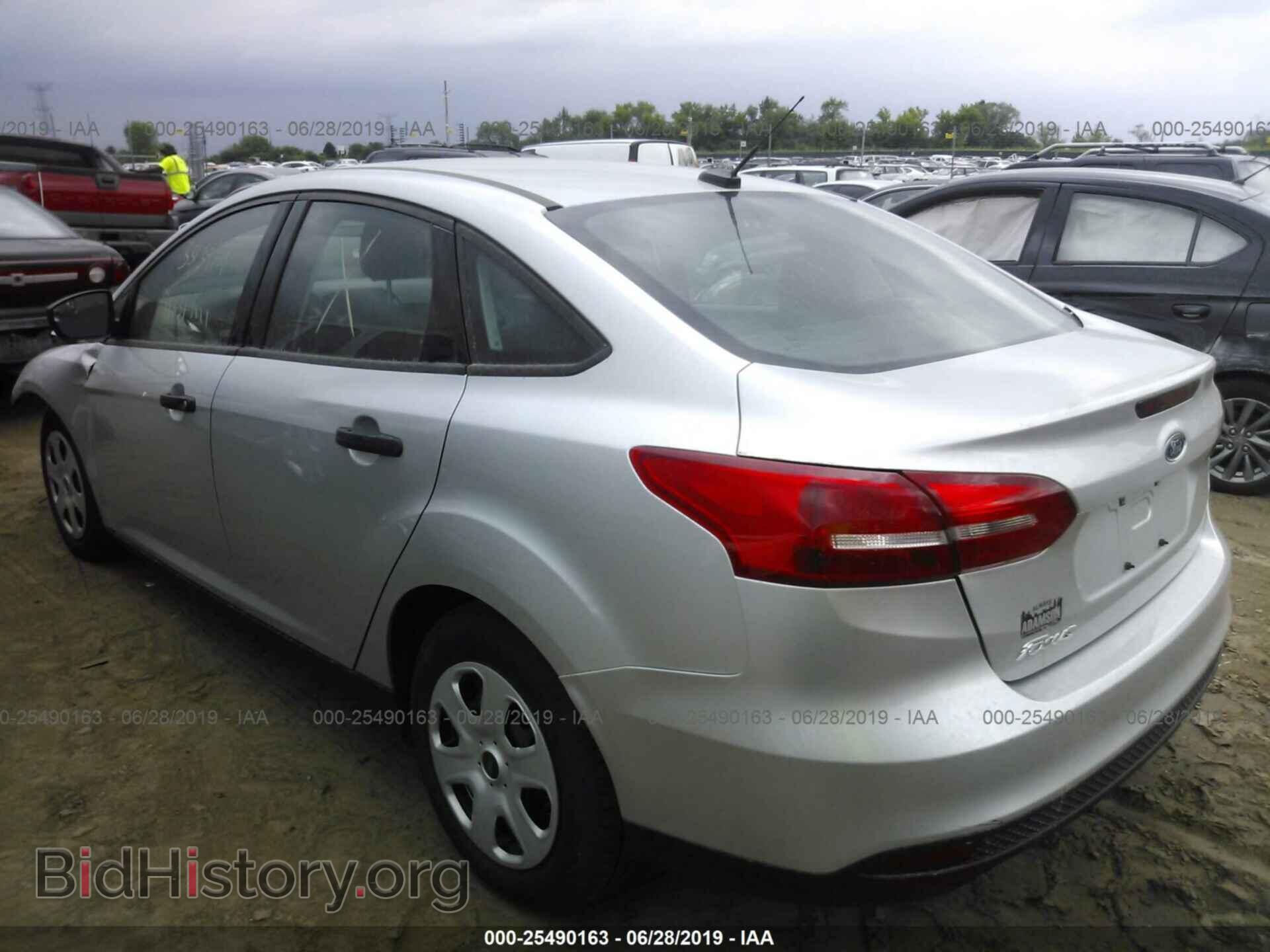 2017 Ford Focus - VIN: 1FADP3E25HL330788 - Photo 3