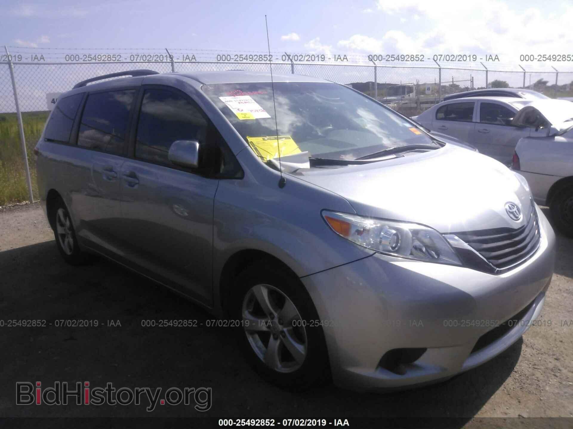 Photo 5TDKK3DC4DS383999 - TOYOTA SIENNA 2013