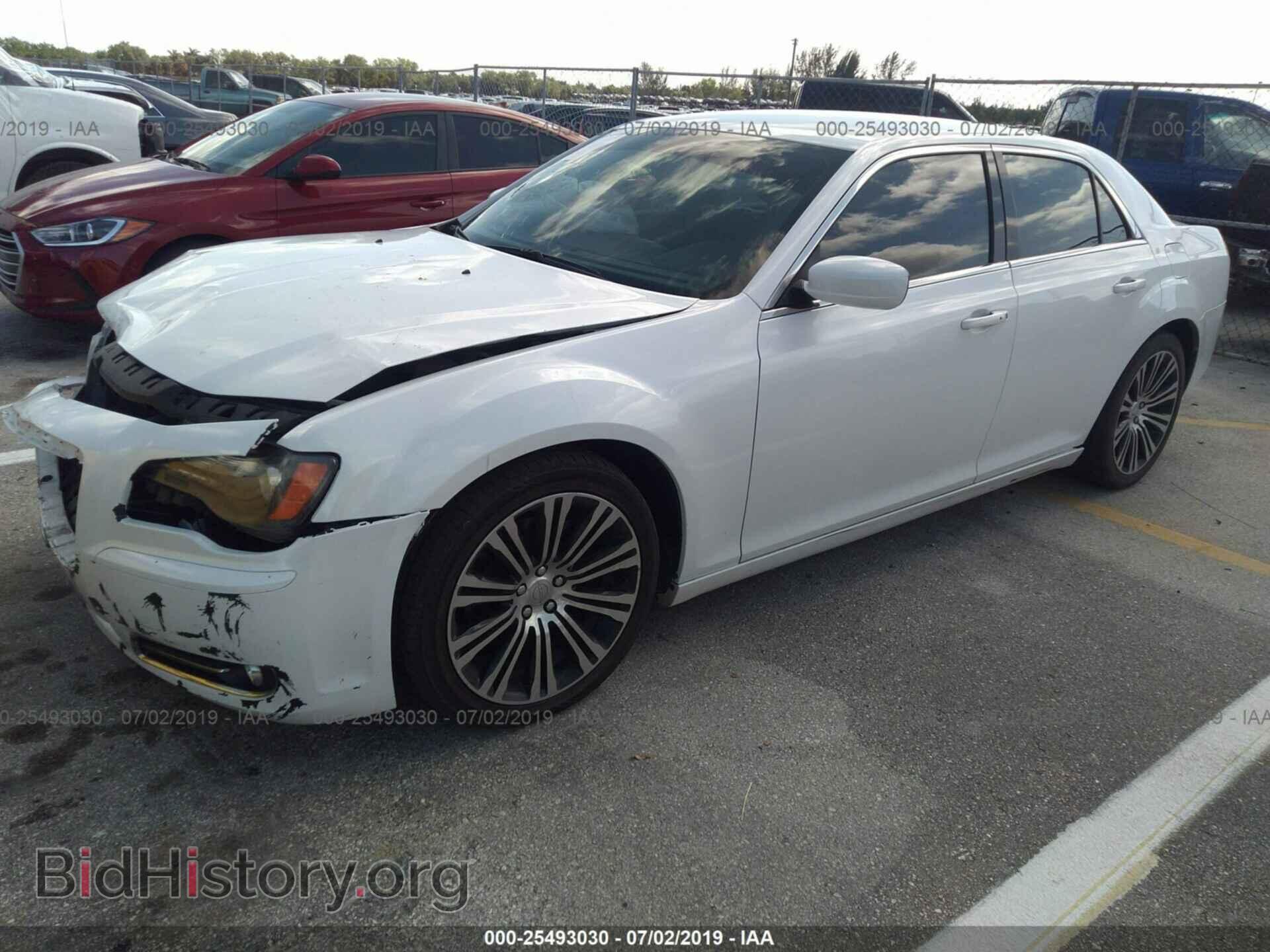 2013 CHRYSLER 300 - VIN: 2C3CCABT6DH732267 - Photo 2