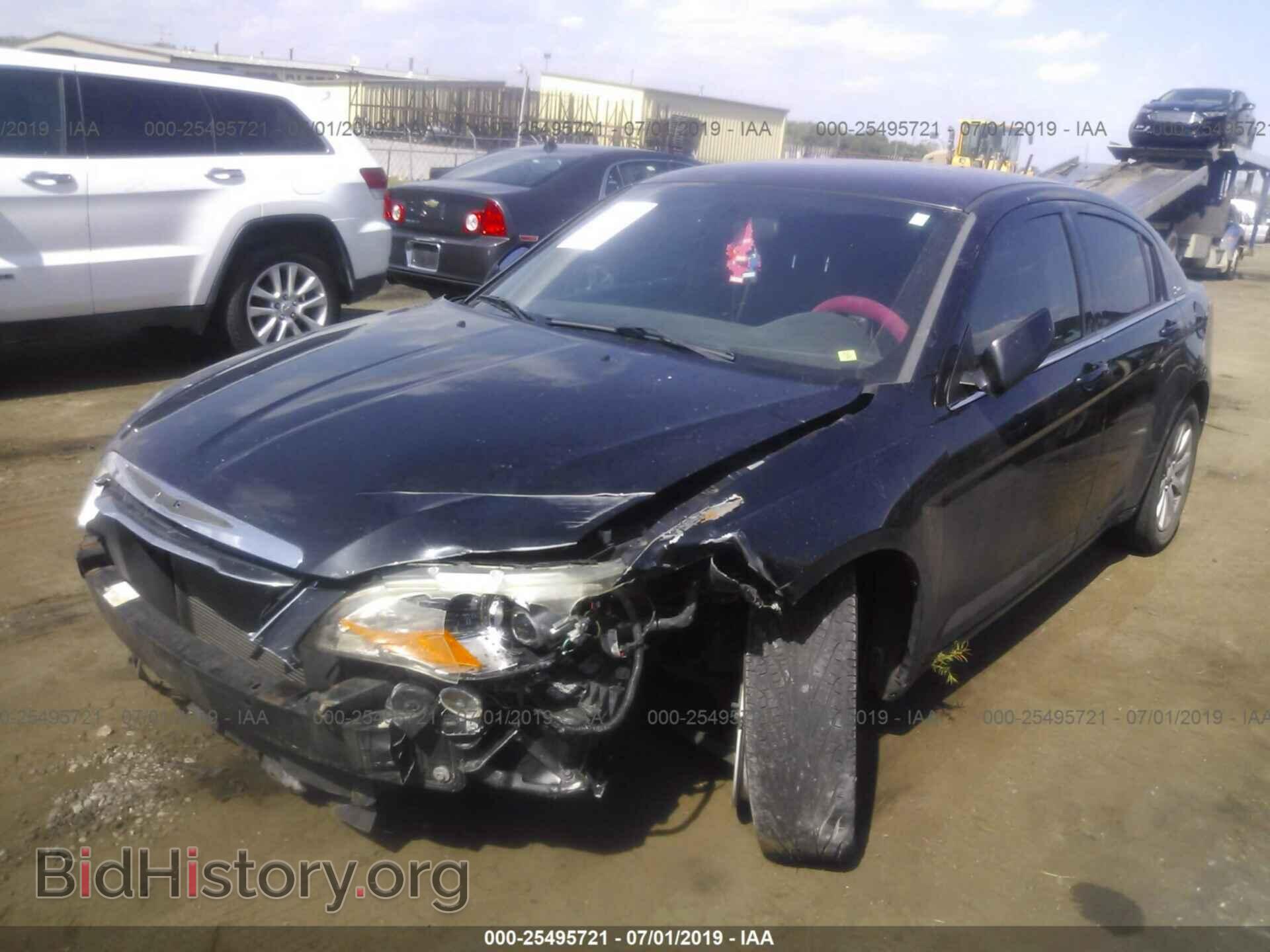 2011 CHRYSLER 200 - VIN: 1C3BC1FG2BN522813 - Фото 2