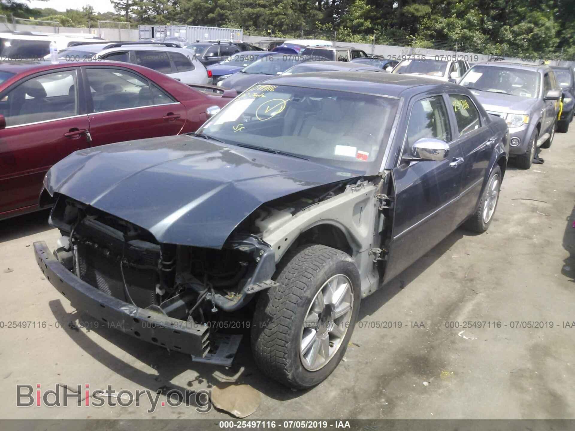 2007 CHRYSLER 300C - VIN: 2C3KA63H97H897677 - Фото 2
