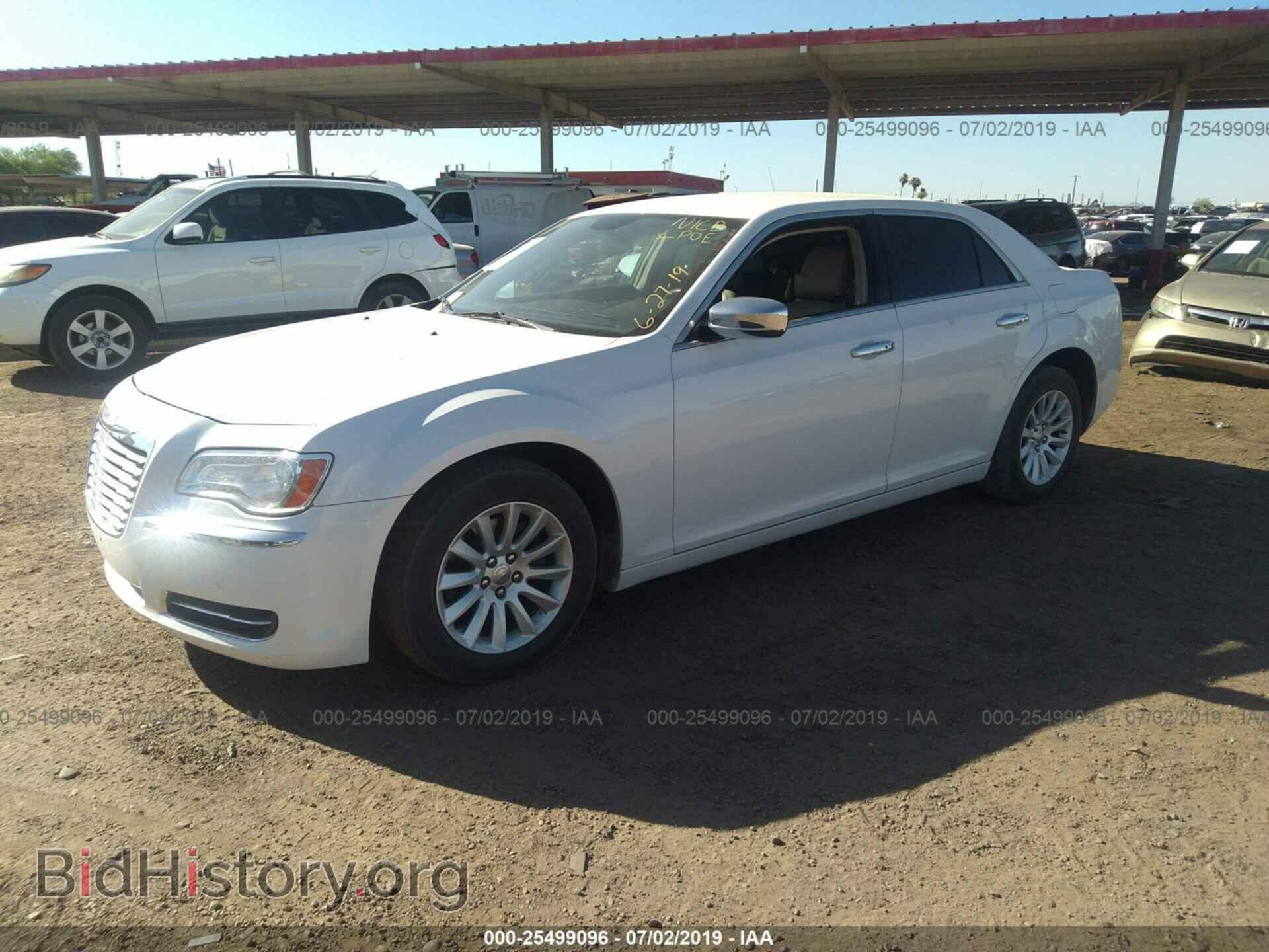 2013 CHRYSLER 300 - VIN: 2C3CCAAG2DH644000 - Photo 2