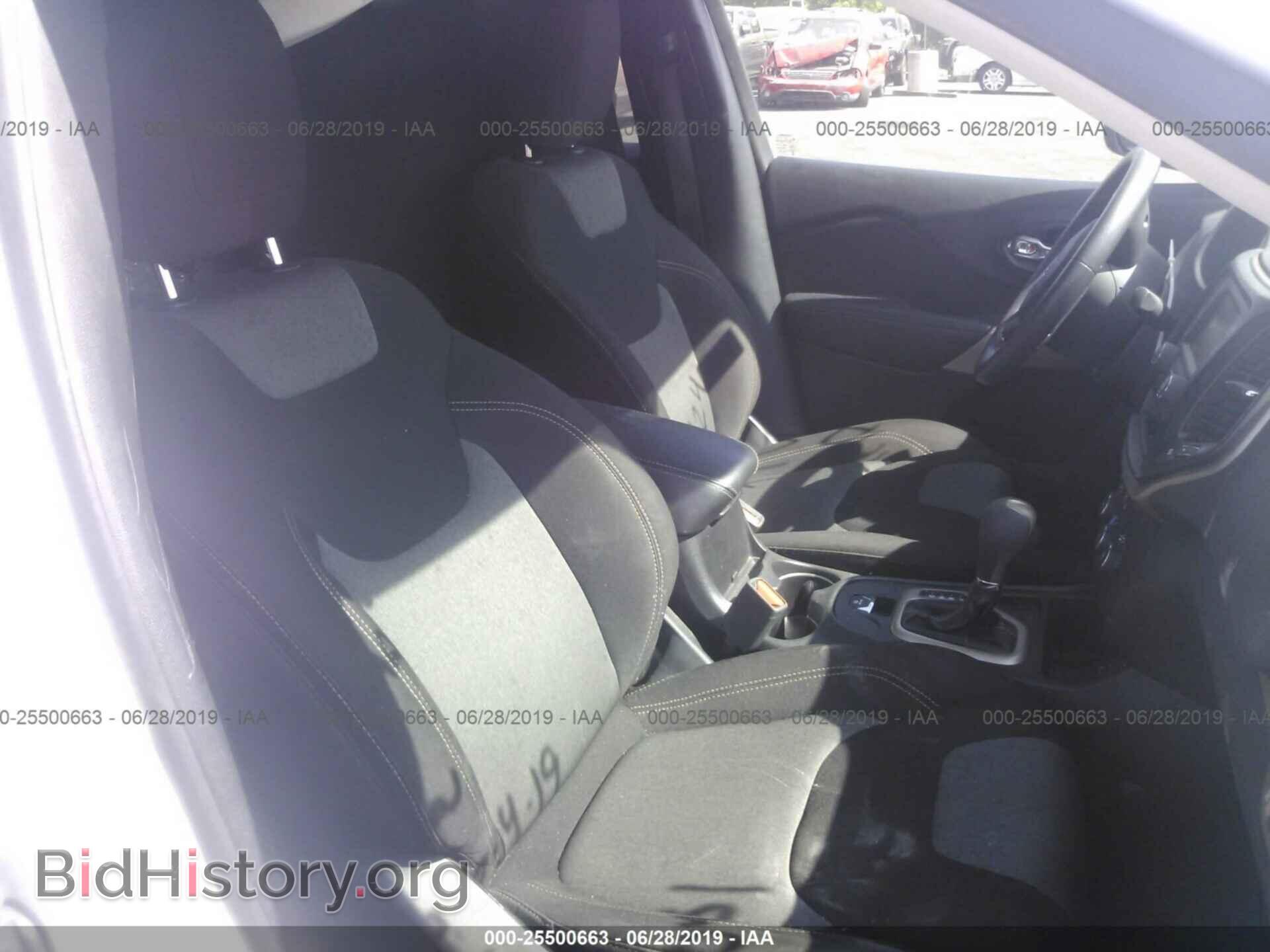 2018 JEEP CHEROKEE - VIN: 1C4PJLCB7JD565785 - Photo 8
