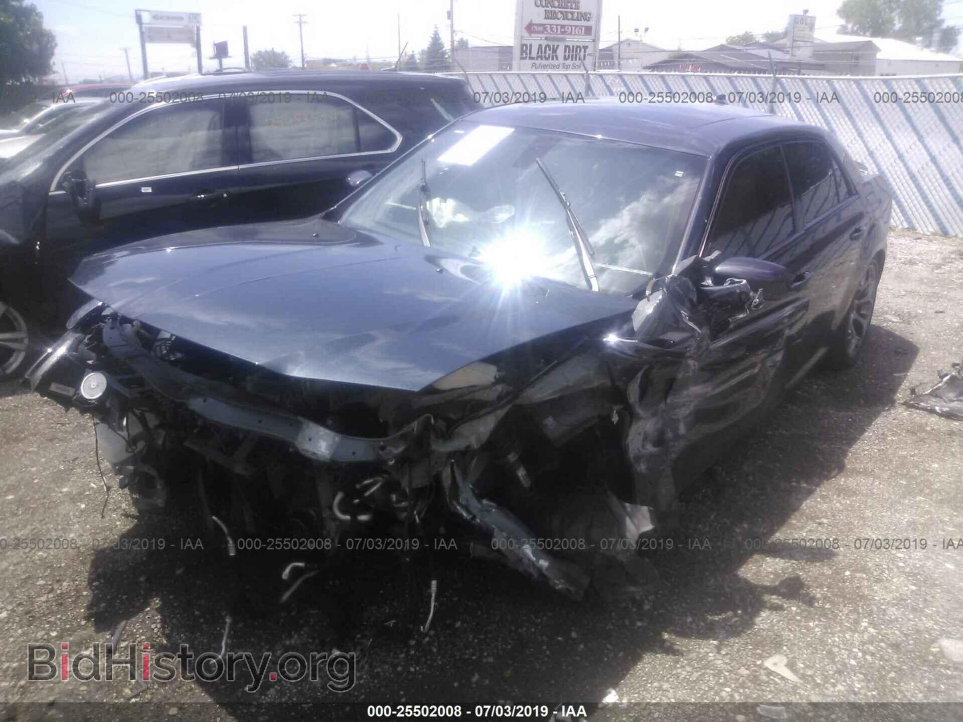 2016 Chrysler 300 - VIN: 2C3CCABT3GH329013 - Фото 2