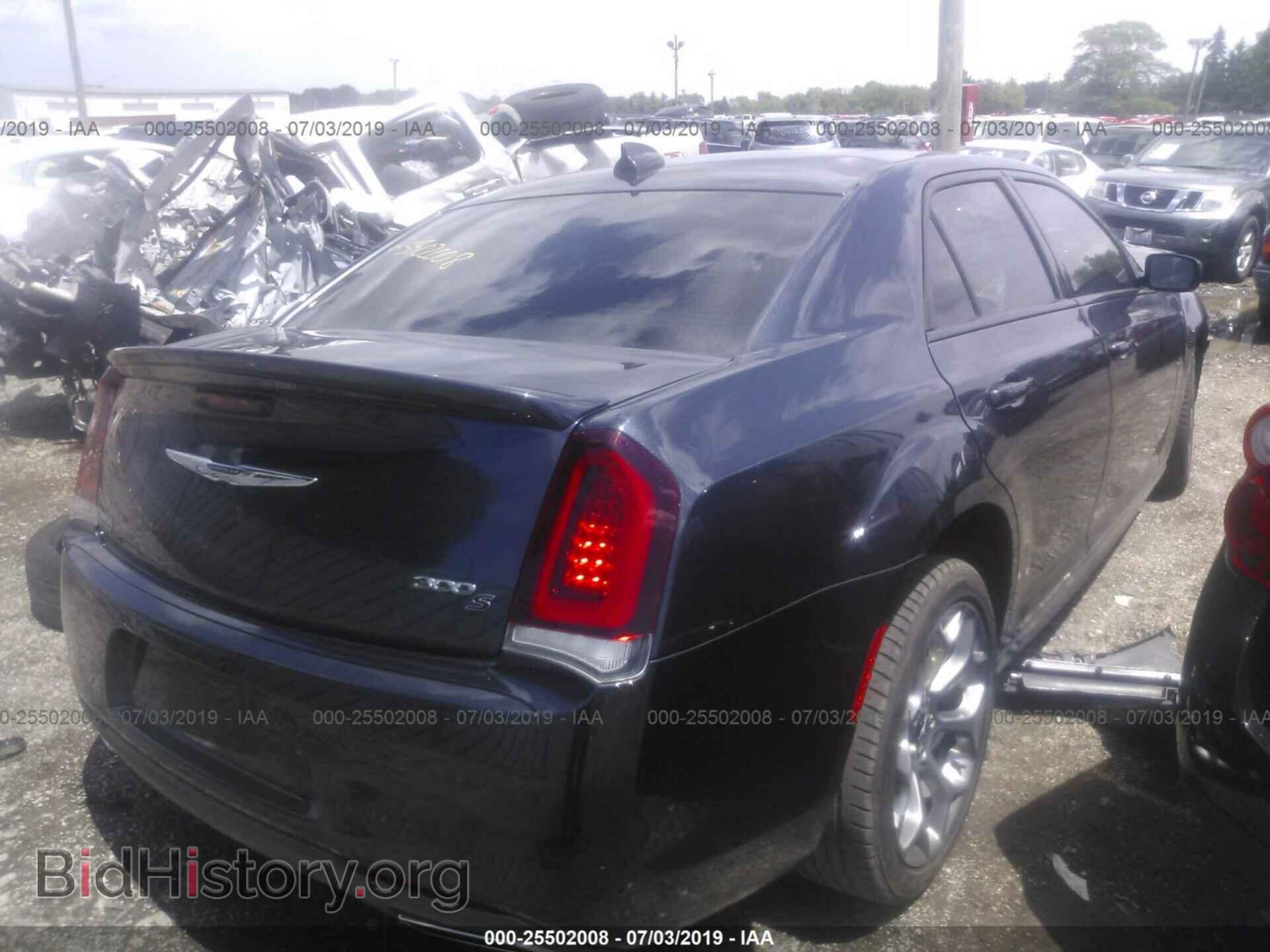 2016 Chrysler 300 - VIN: 2C3CCABT3GH329013 - Фото 4