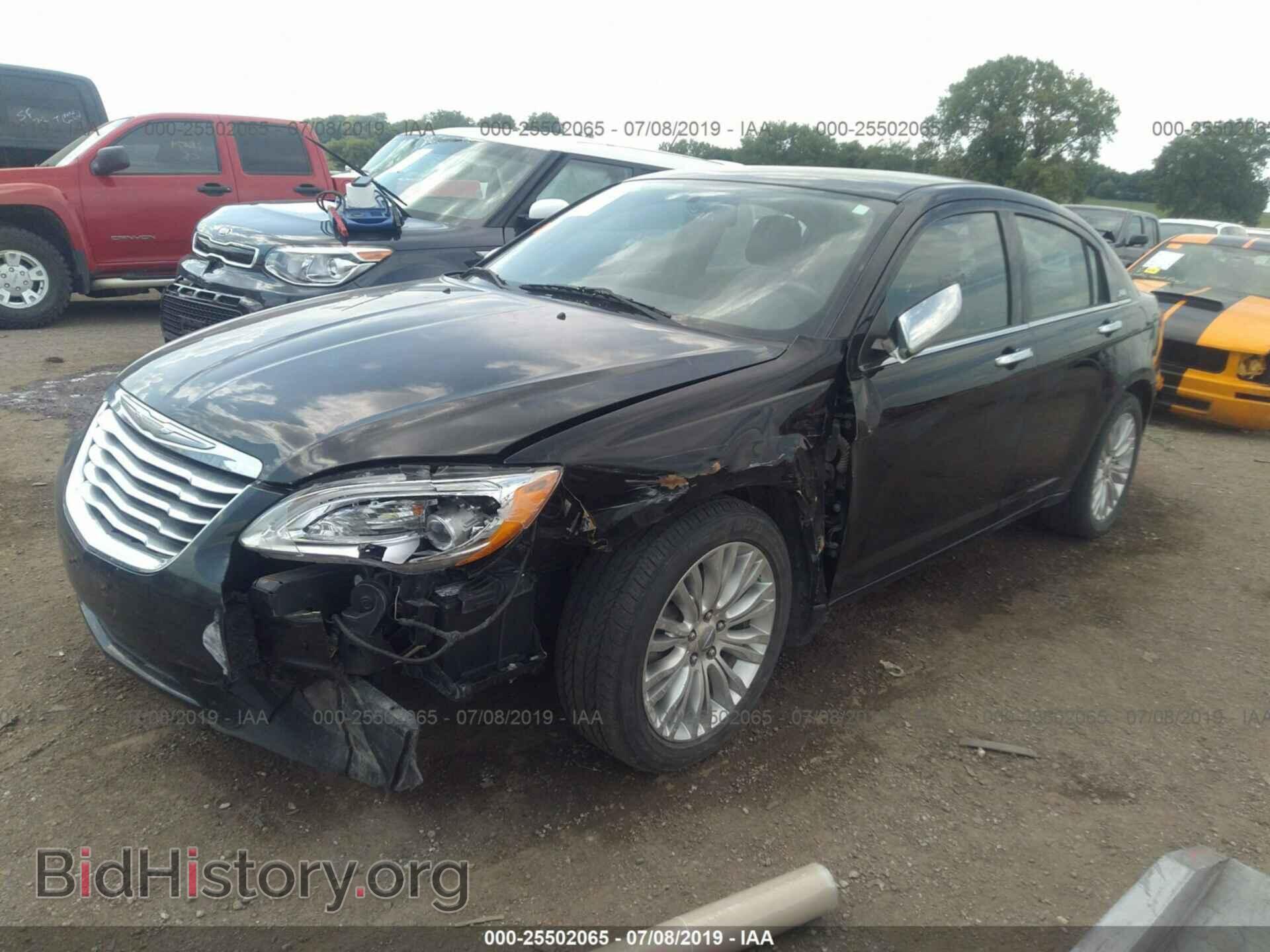 2011 CHRYSLER 200 - VIN: 1C3BC2FG1BN619040 - Фото 2