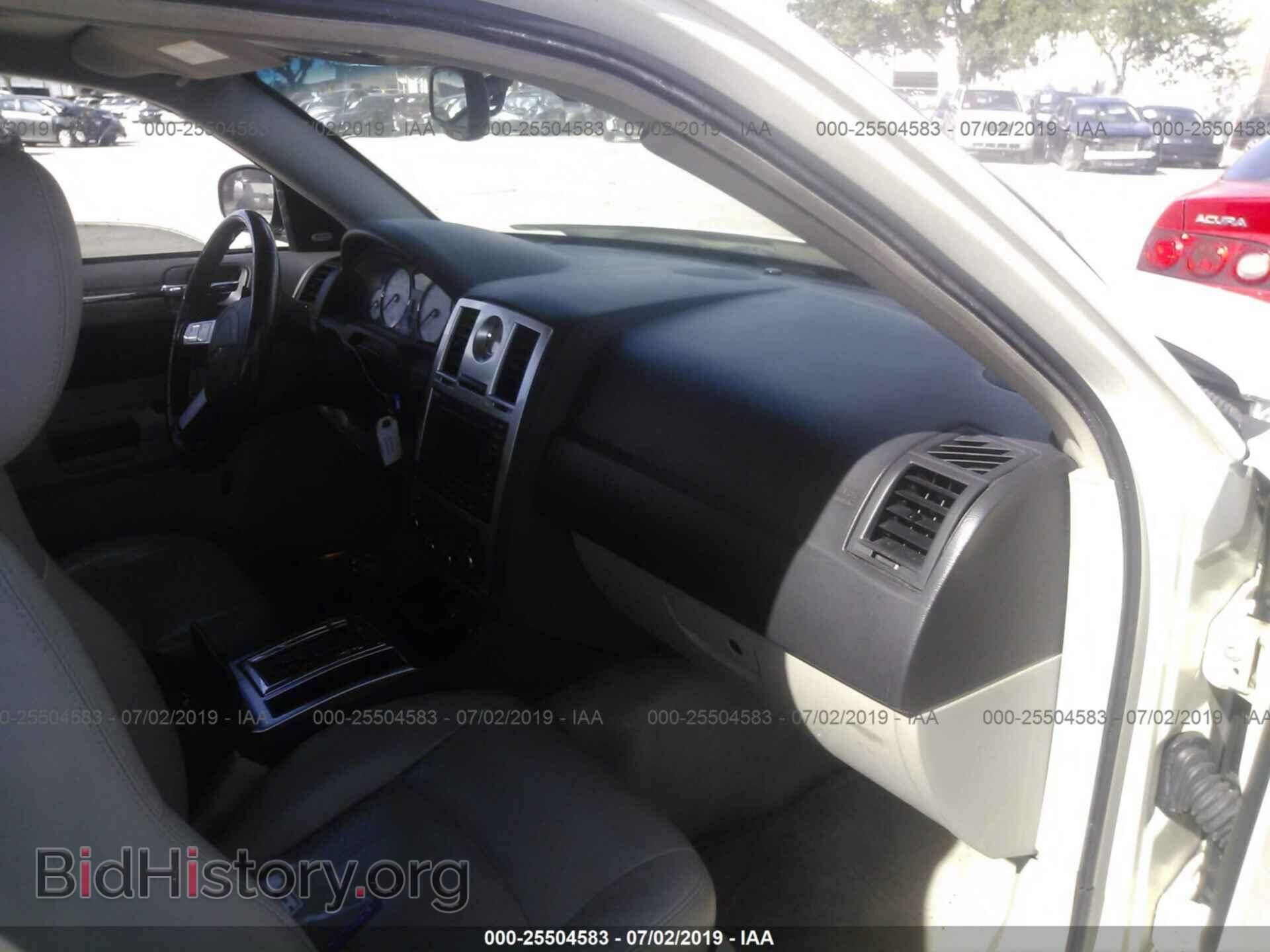 2005 CHRYSLER 300C - VIN: 2C3AA63H05H631490 - Photo 5