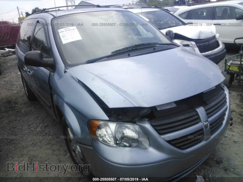 2005 Dodge CARAVAN SXT (VIN 1D4GP45RX5B234279) — photo 1 of 10, IAAI, damage: front end