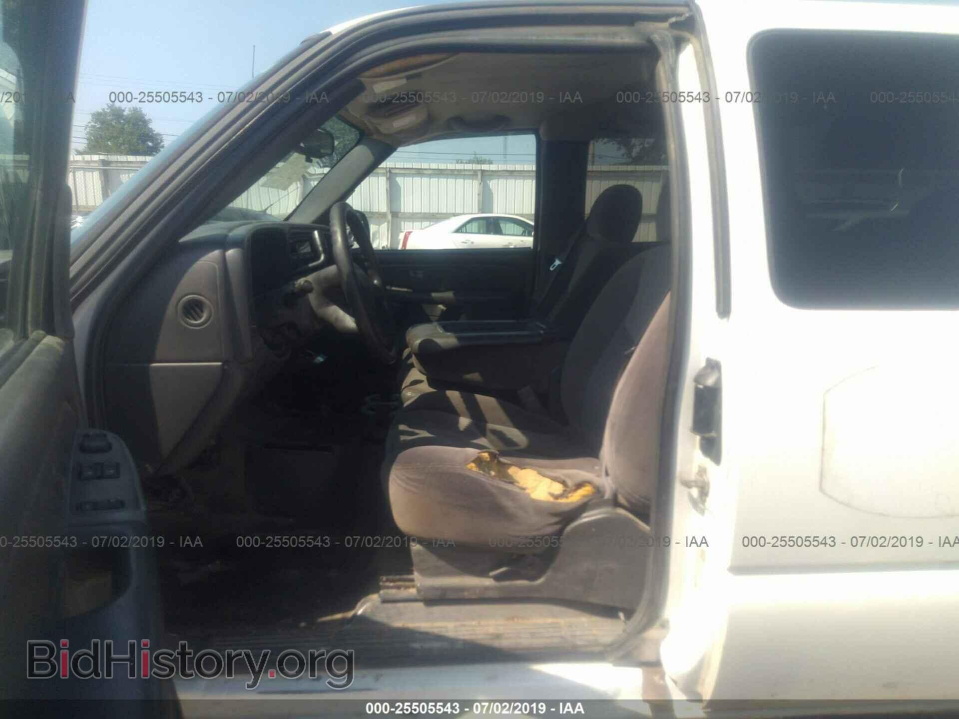2005 GMC NEW SIERRA - VIN: 1GTEK19VX5E245810 - Фото 5