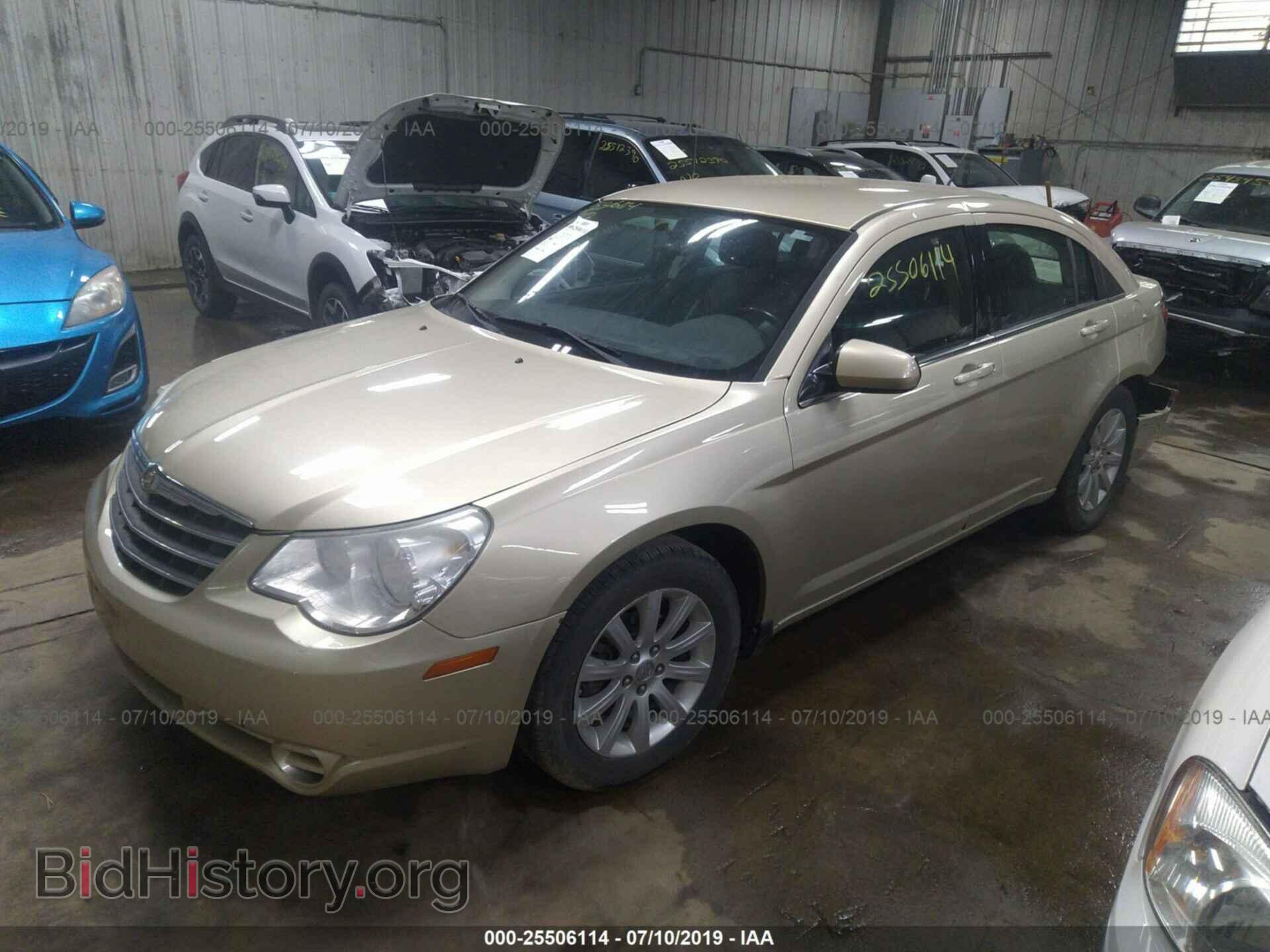 2010 CHRYSLER SEBRING - VIN: 1C3CC5FB3AN179394 - Фото 2