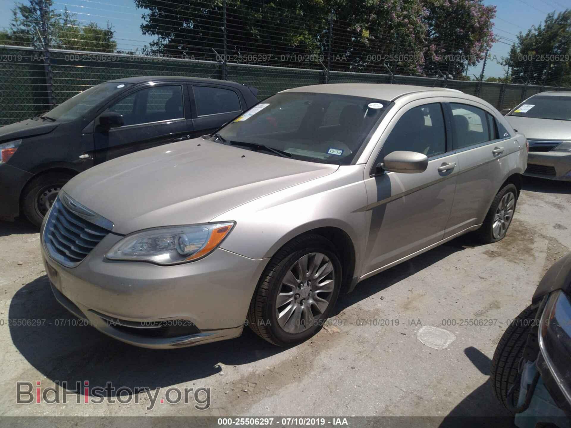 2013 CHRYSLER 200 - VIN: 1C3CCBAB3DN647361 - Photo 2